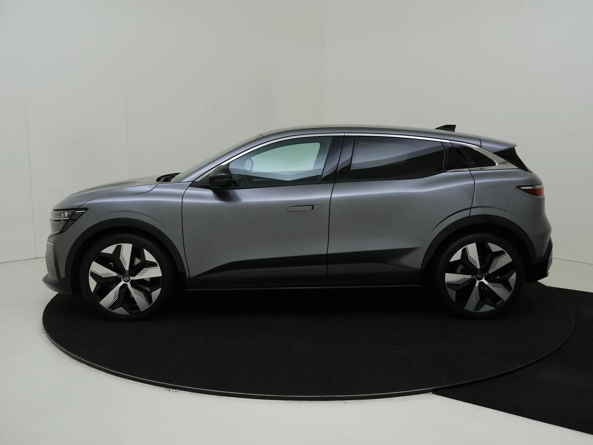 Renault-Megane E-Tech-image-1