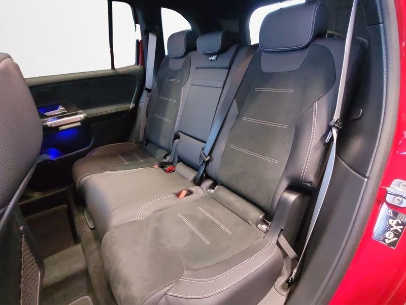 Mercedes-Benz-GLB-image-18