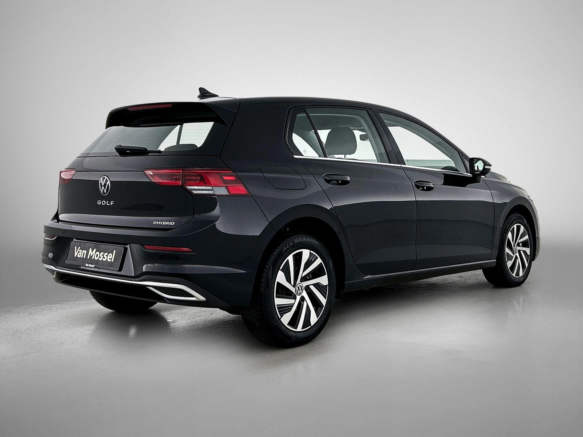 Volkswagen-Golf-image-5
