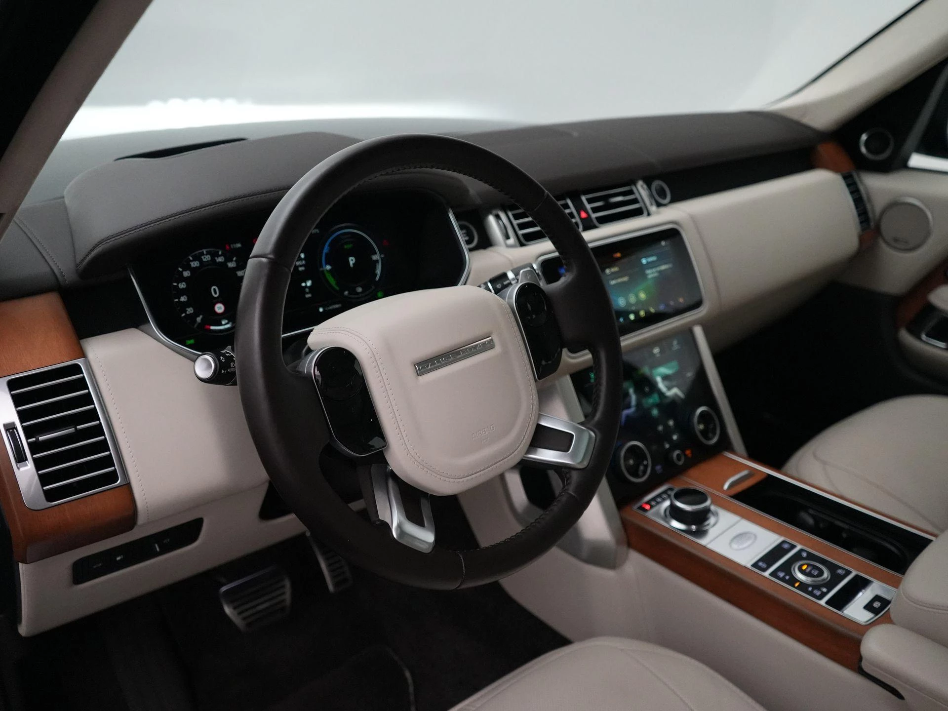 Land Rover-Range Rover-image-36