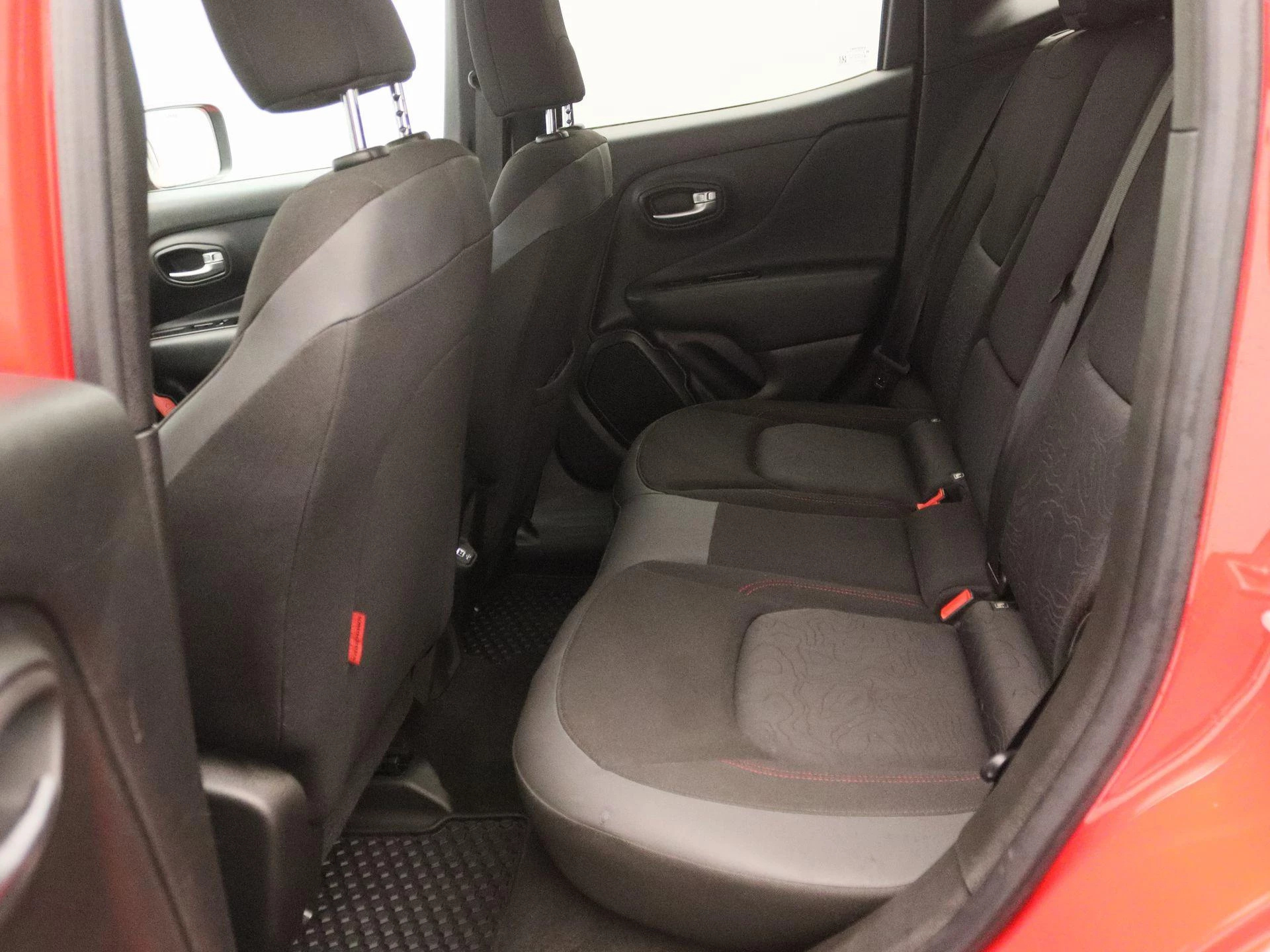 Jeep-Renegade-image-12