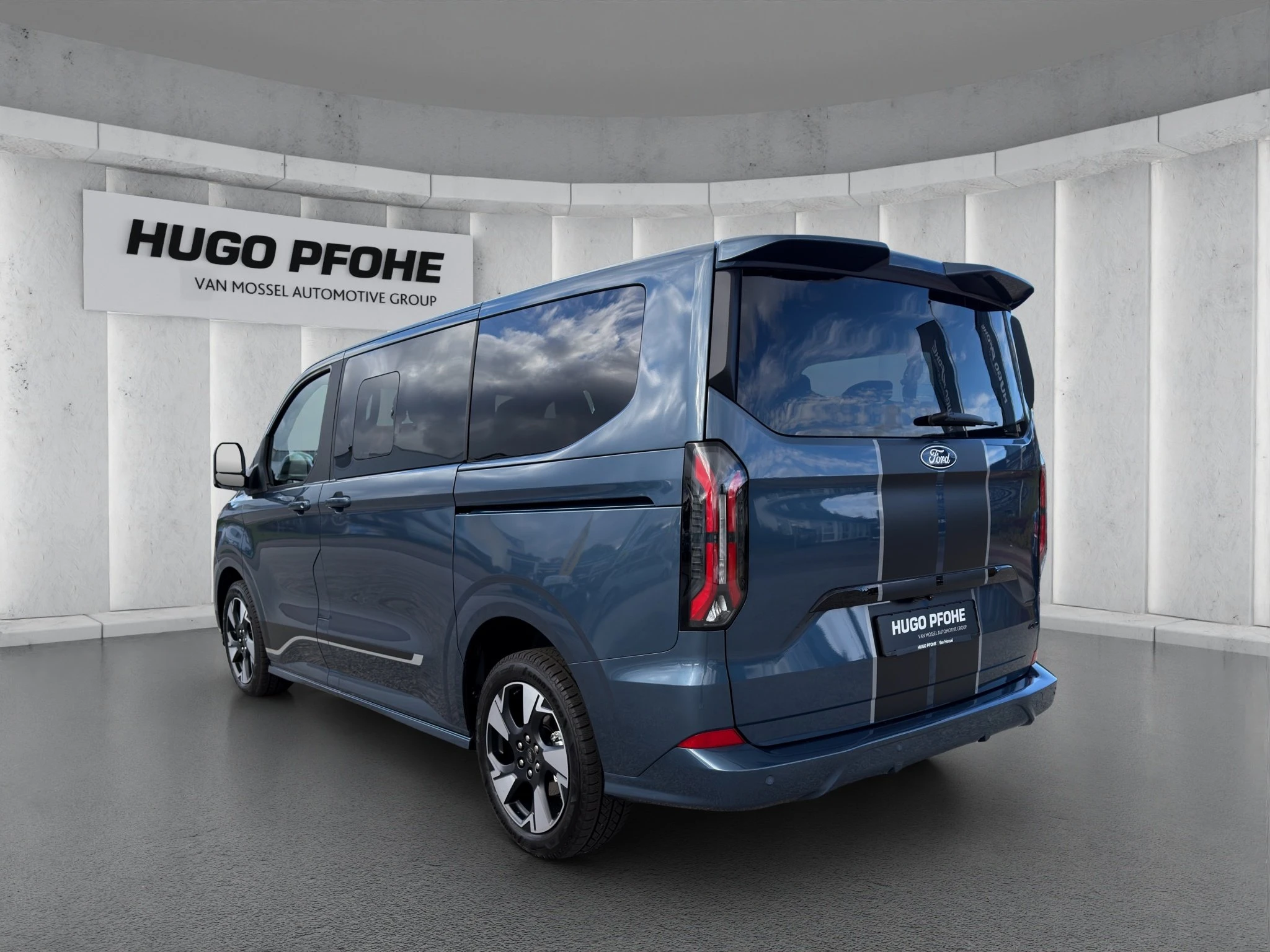 Ford-Tourneo Custom-image-2