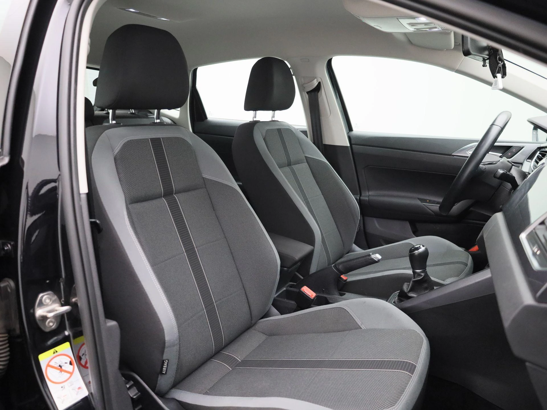 Volkswagen-Polo-image-30