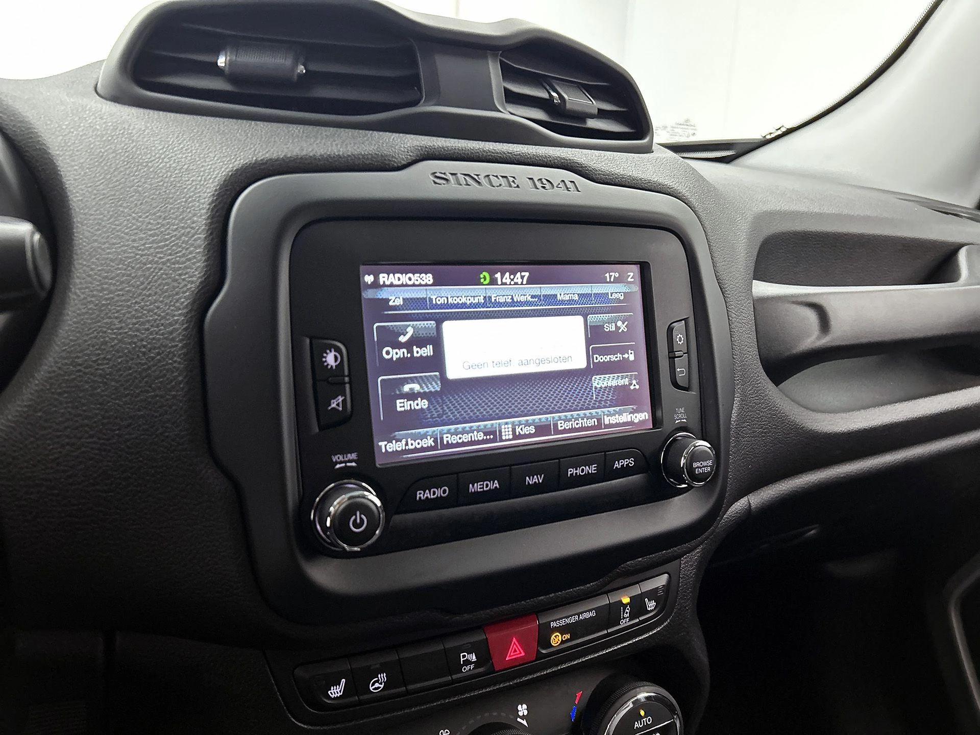 Jeep-Renegade-image-29