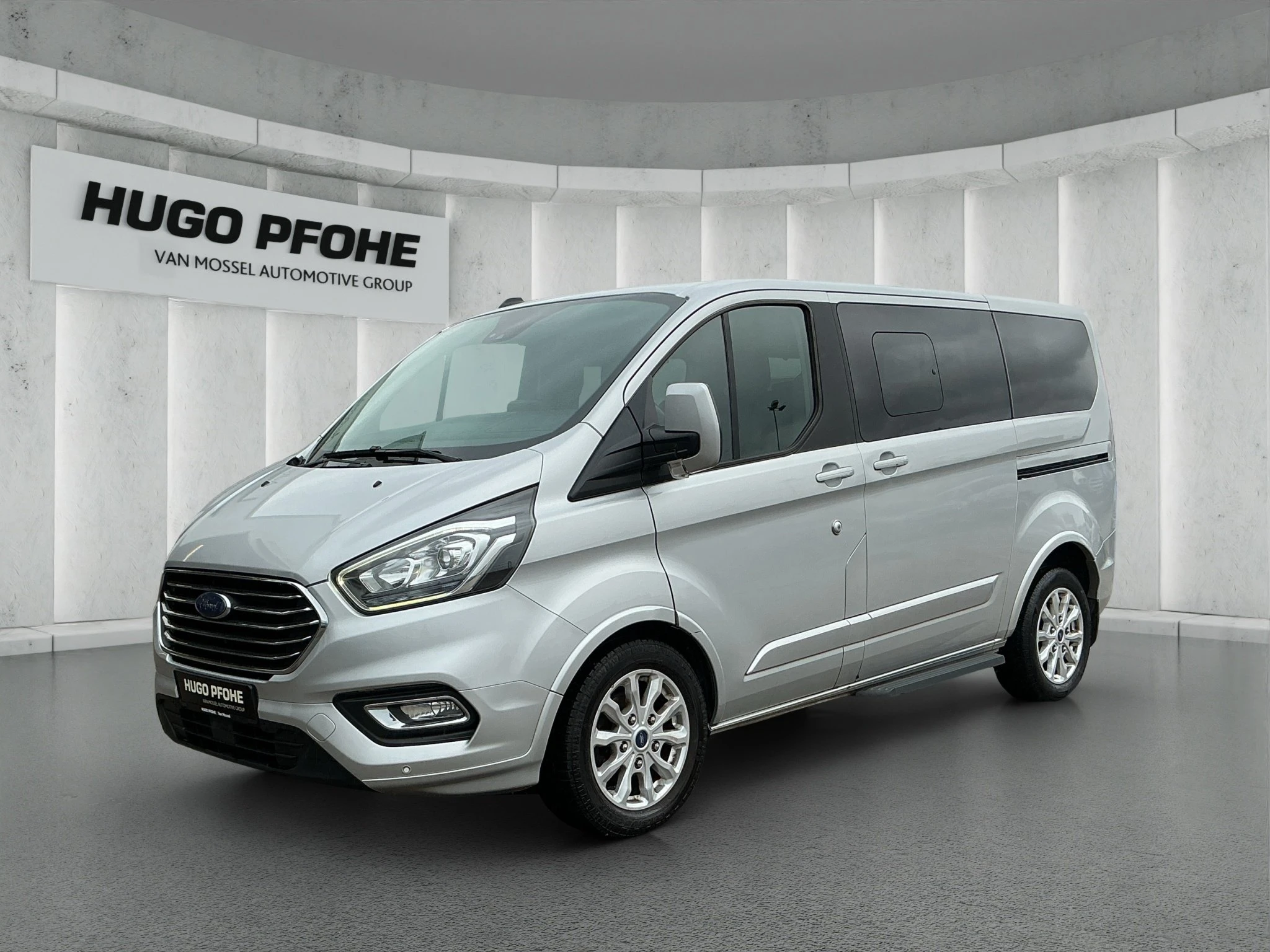Ford-Tourneo Custom-image-0