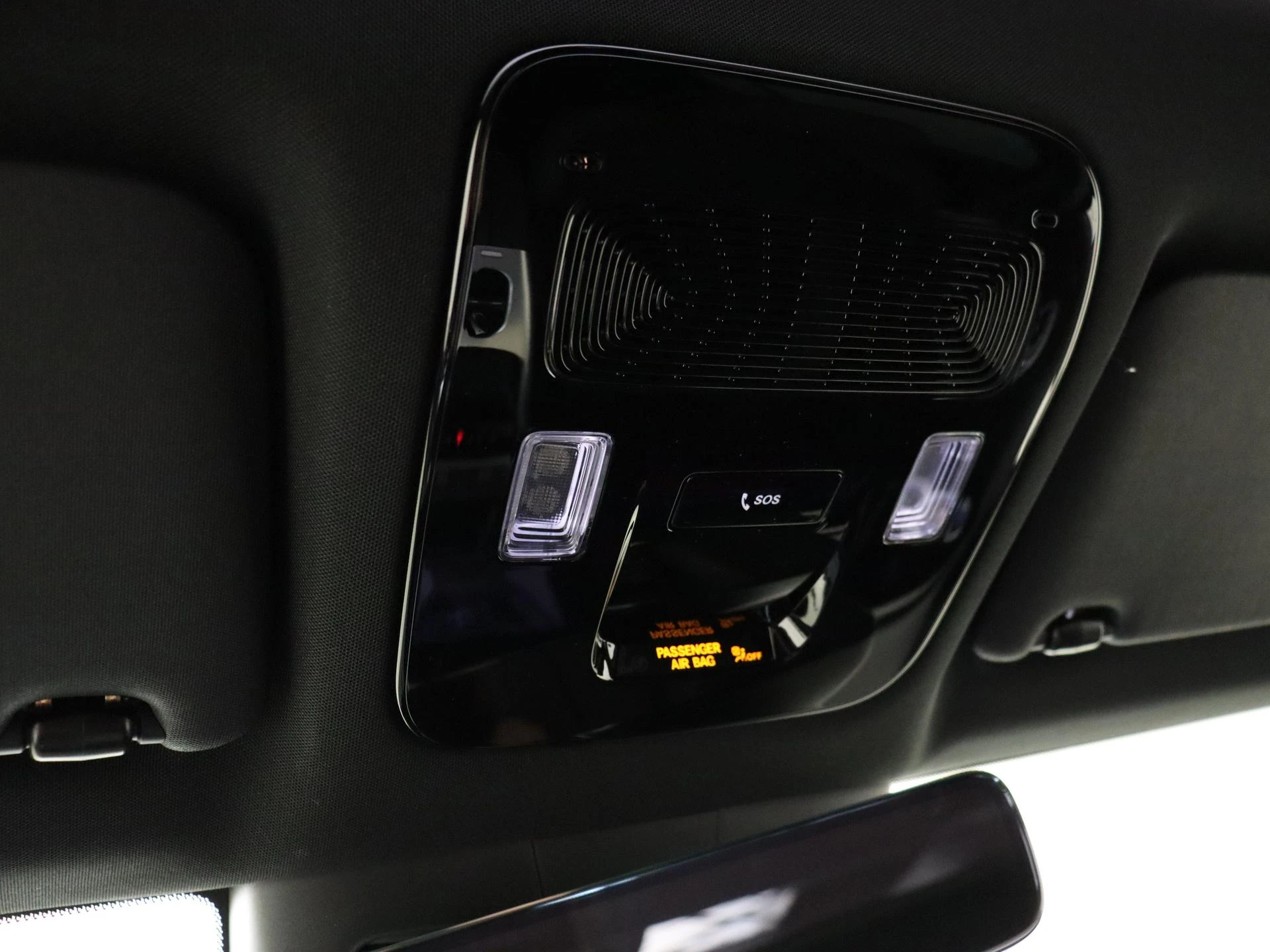 Mercedes-Benz-GLB-image-23
