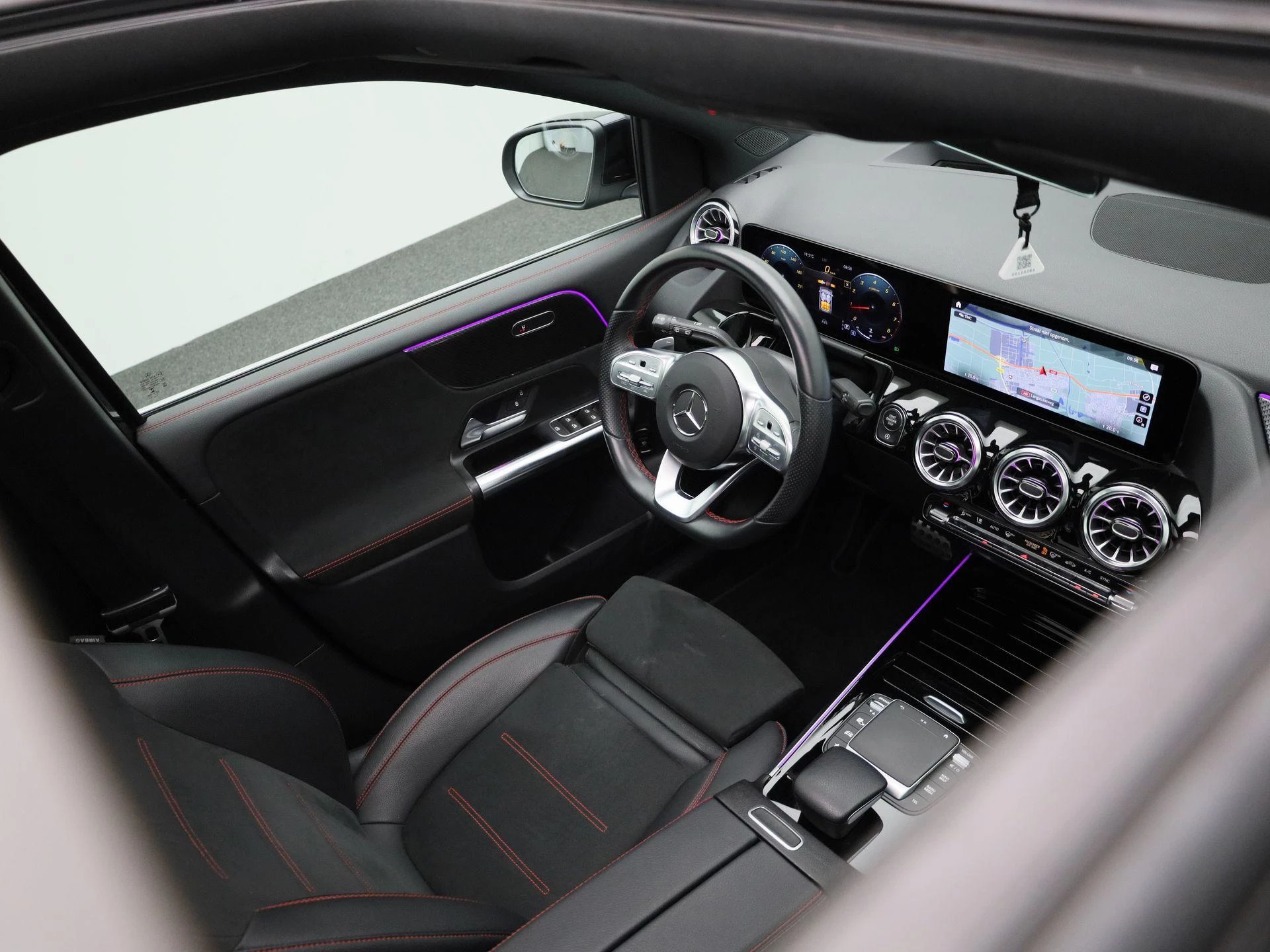Mercedes-Benz-B-Klasse-image-40