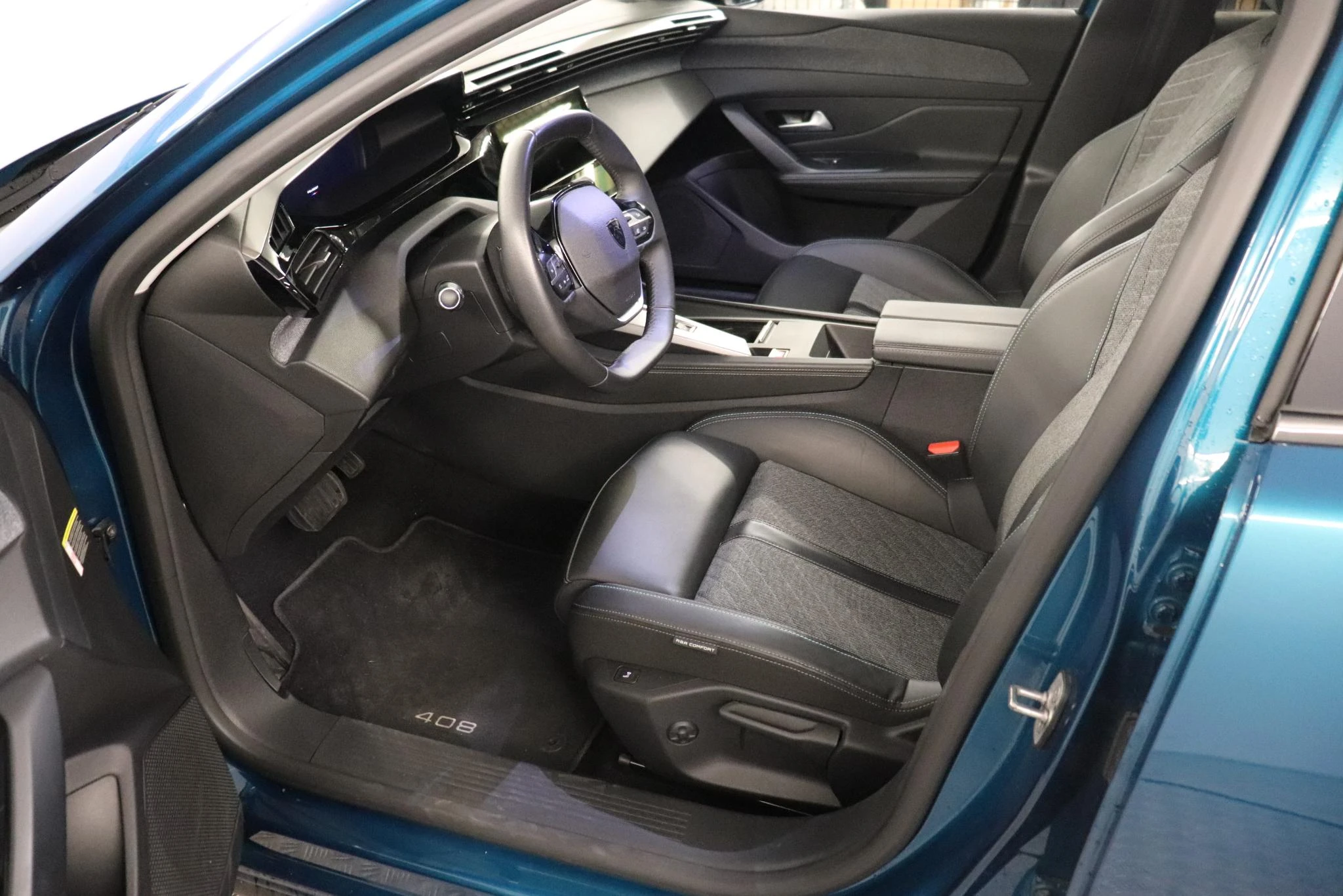 Peugeot 408 1.6 Hybrid 180 S&S EAT8 Allure