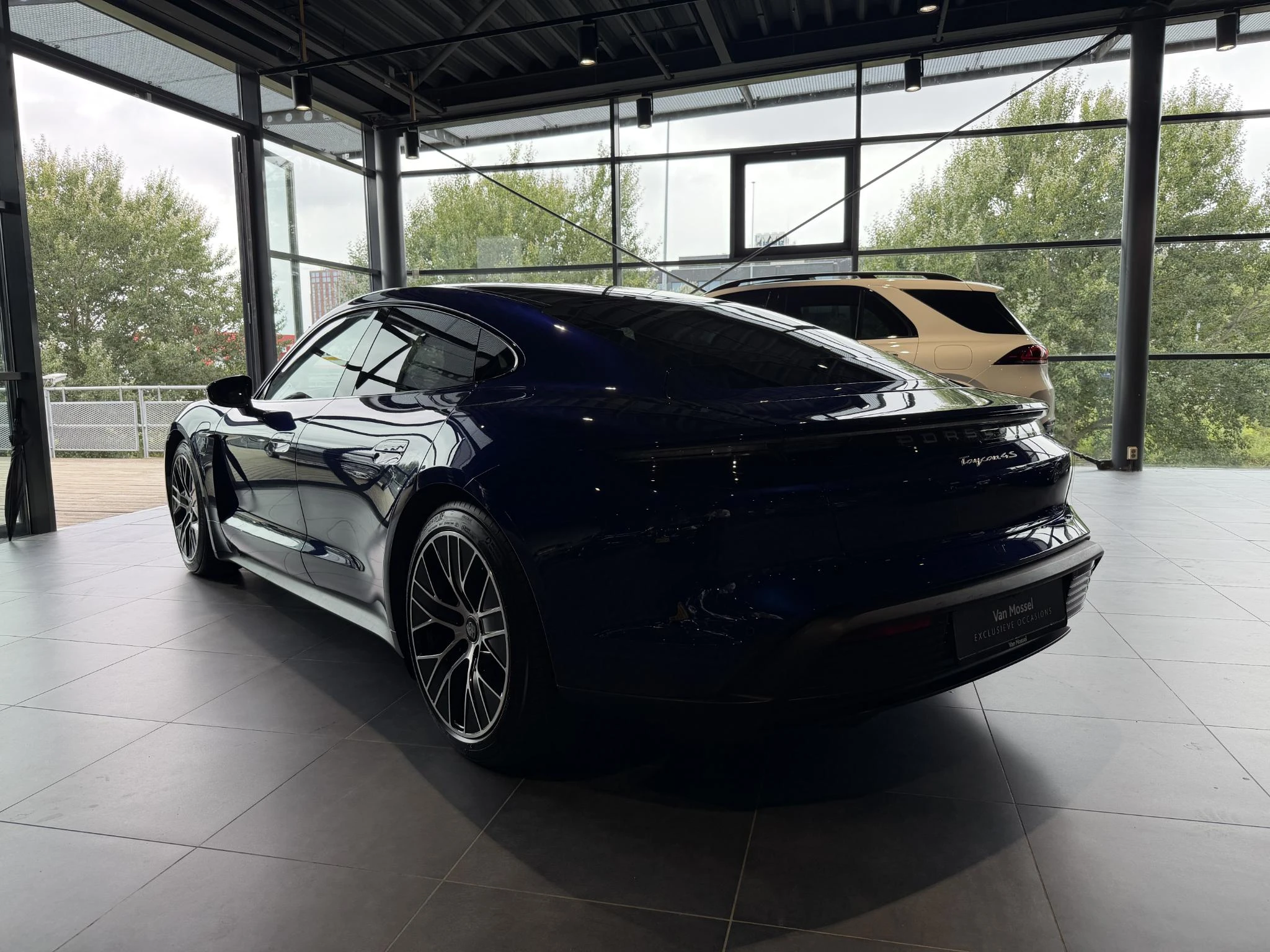 Porsche-Taycan-image-8