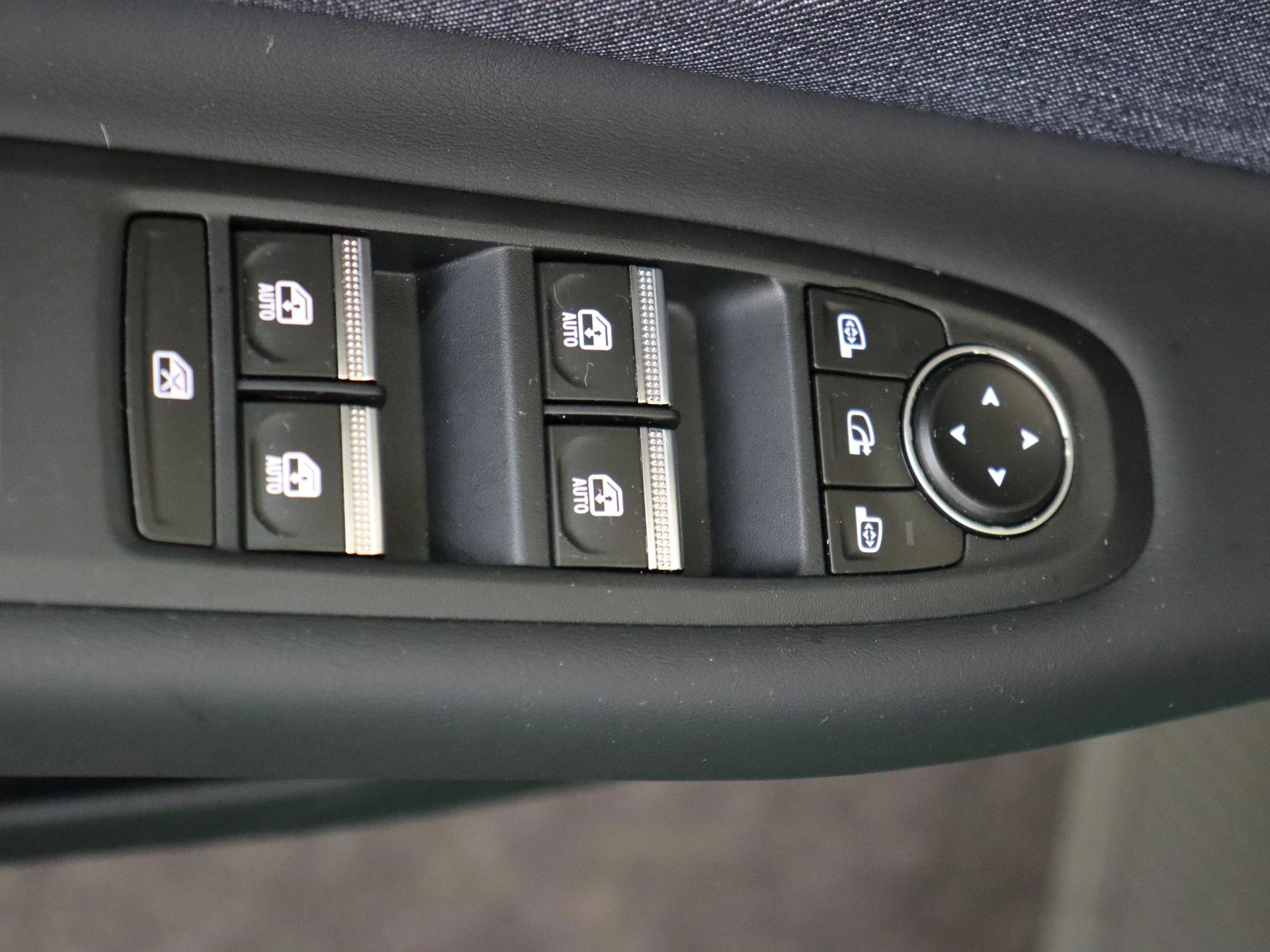 Renault-5-image-25