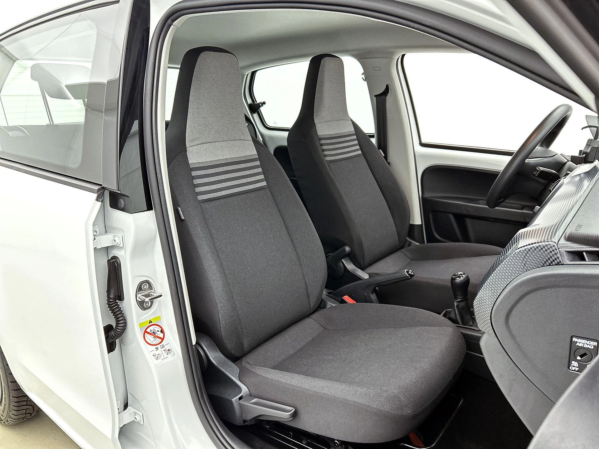 Volkswagen-up!-image-28