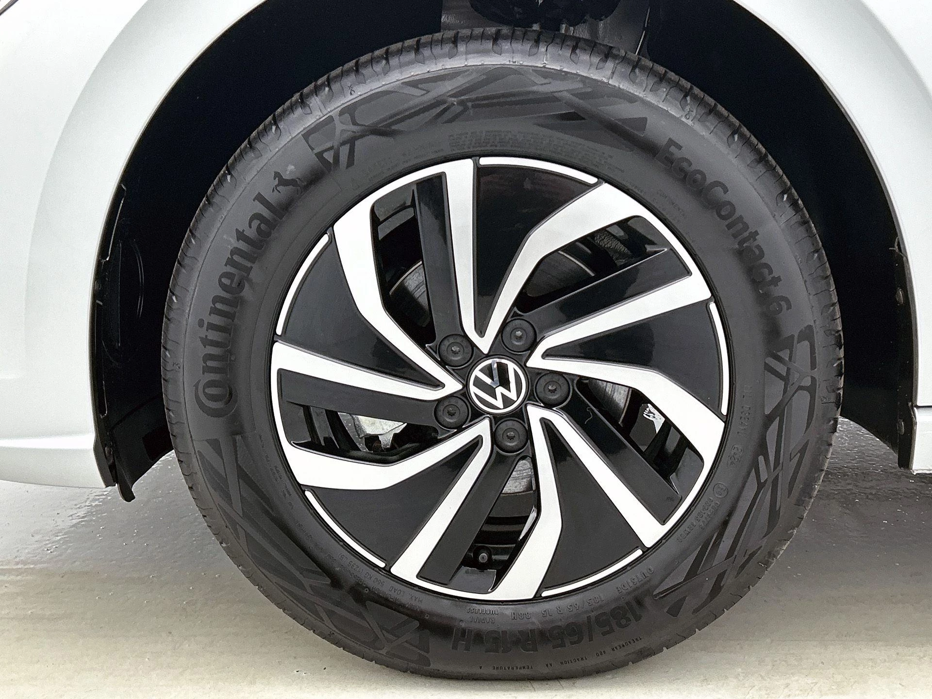 Volkswagen-Polo-image-13