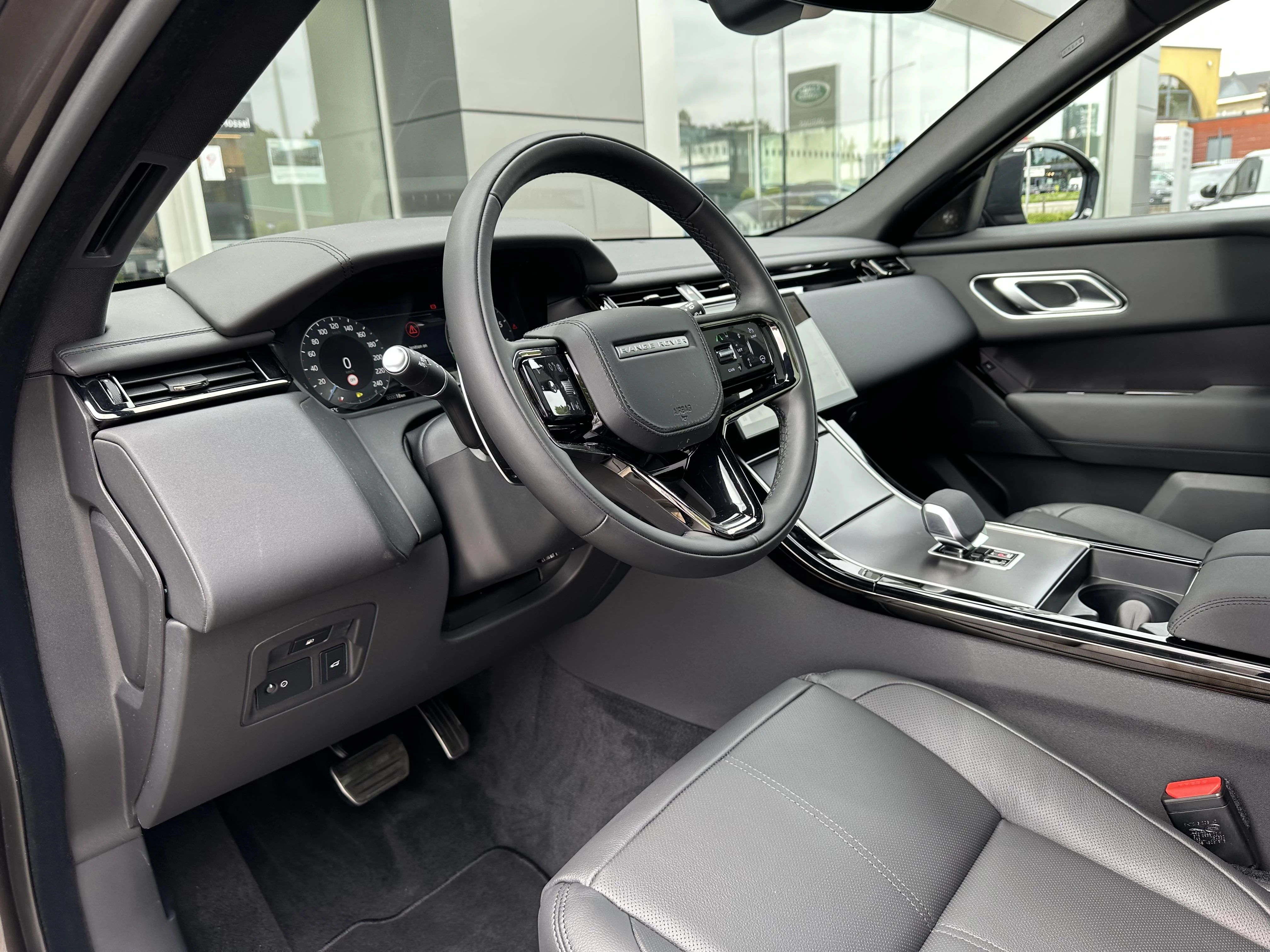 Land Rover-Range Rover Velar-image-12