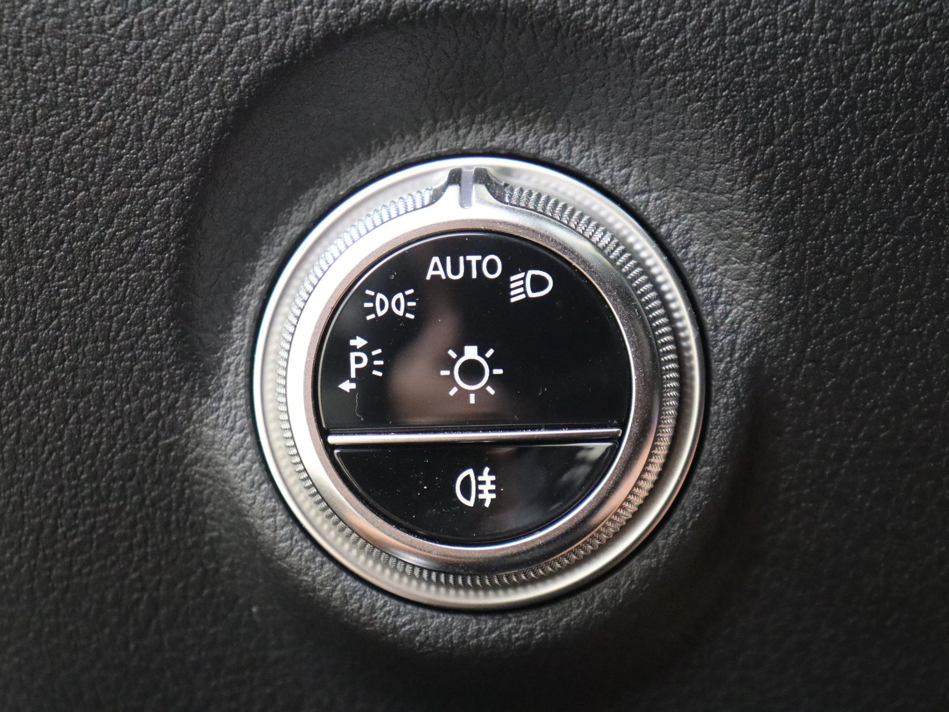 Mercedes-Benz-C-Klasse-image-21