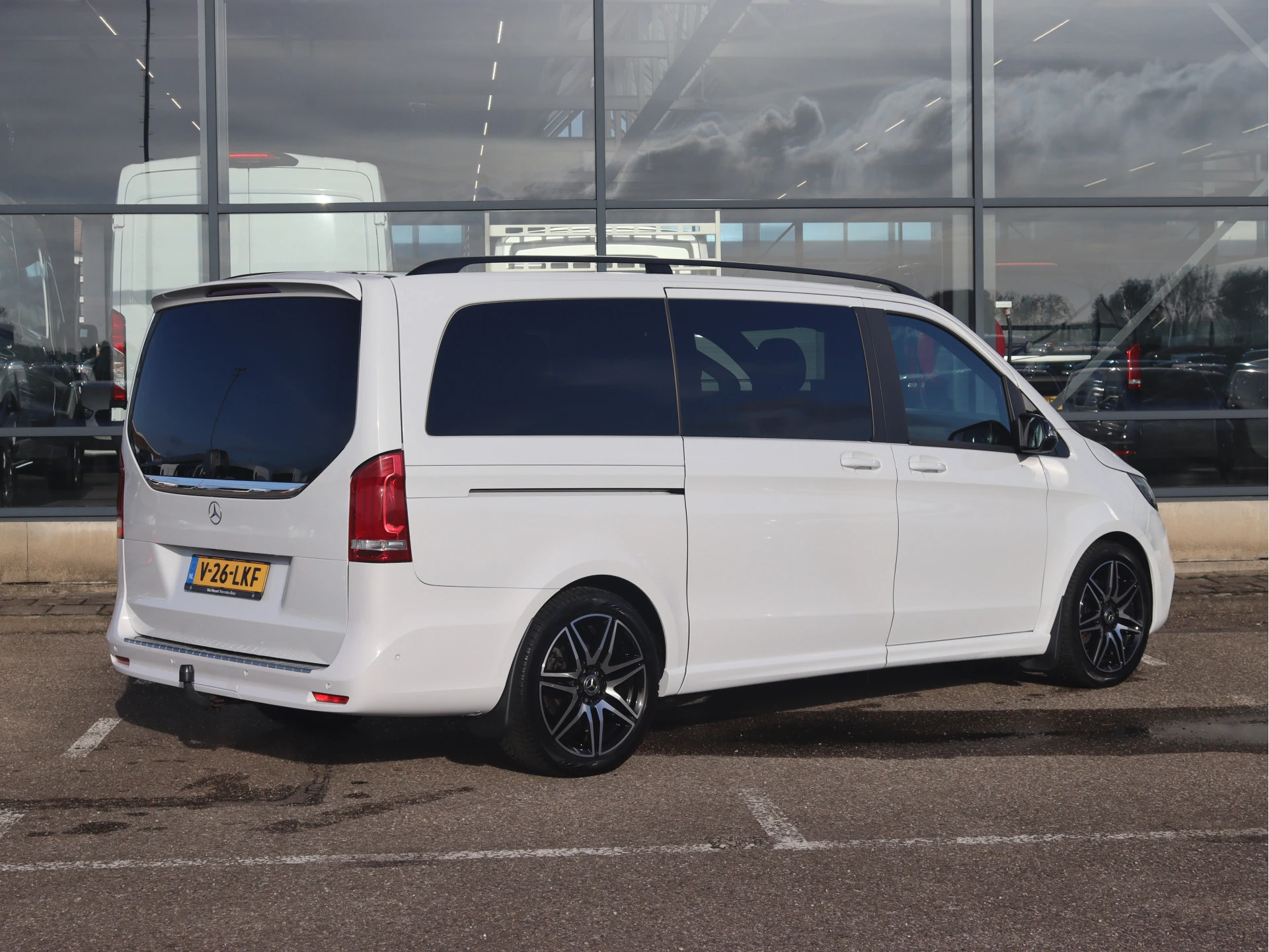Mercedes-Benz-V-Klasse-image-1