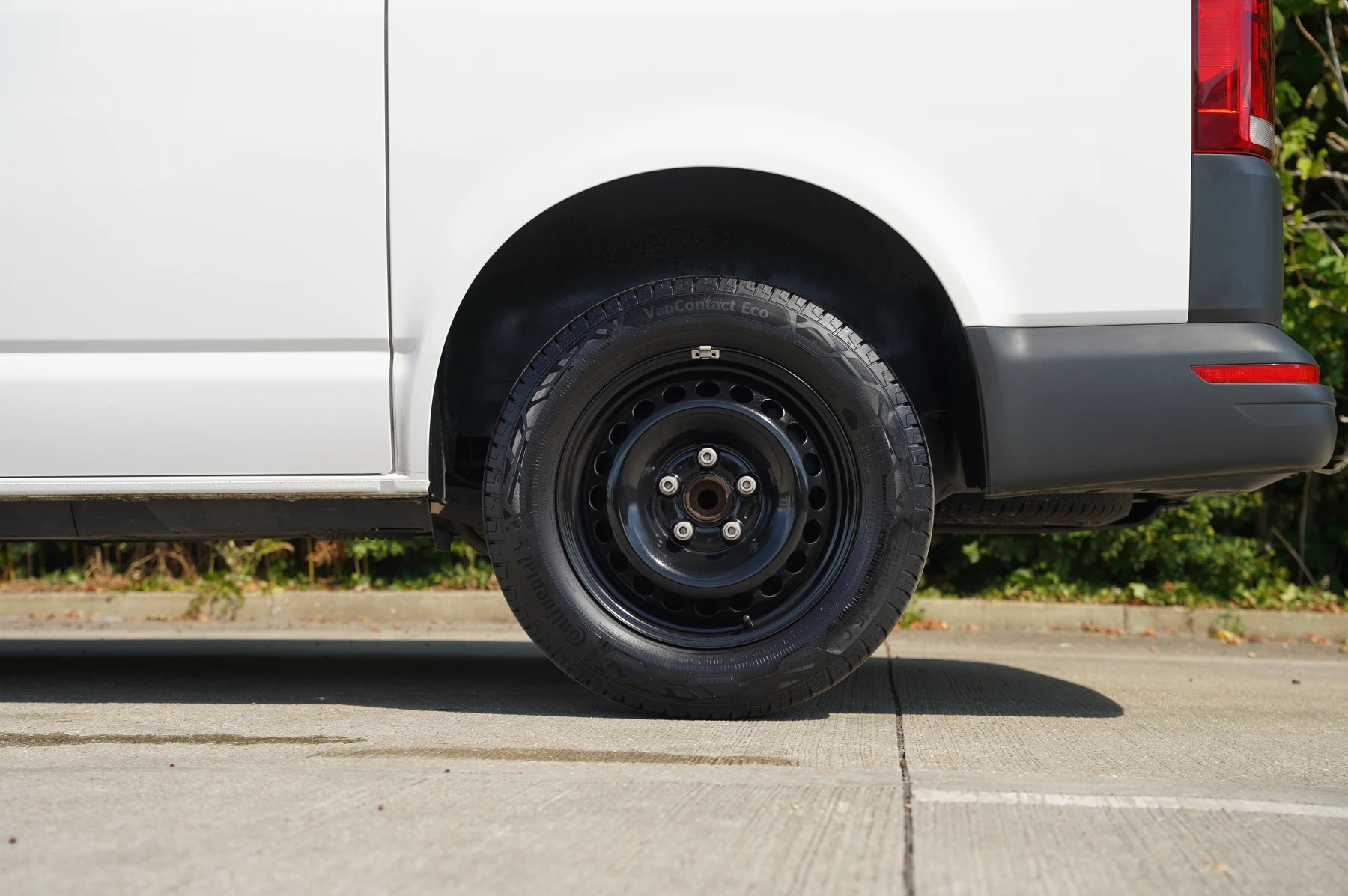Volkswagen-Transporter-image-28