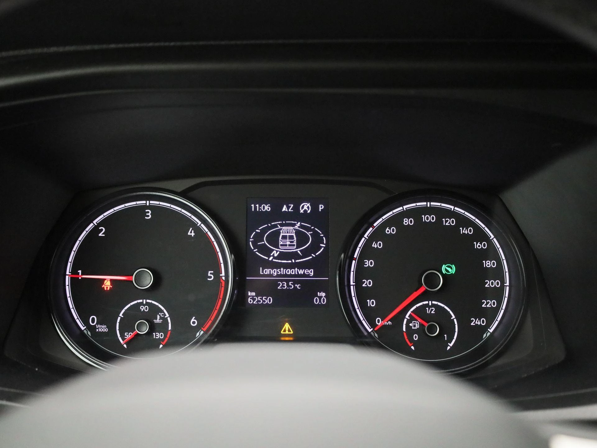 Volkswagen-Transporter-image-7