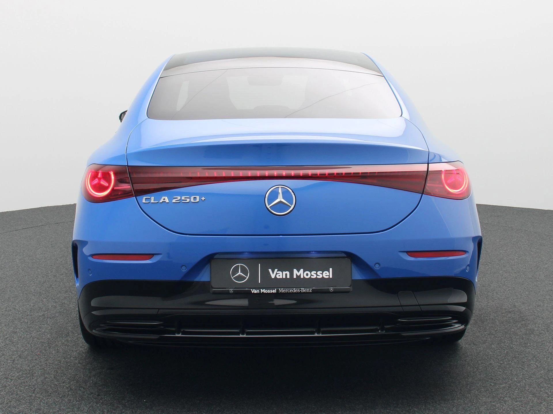 Mercedes-Benz-CLA-image-4