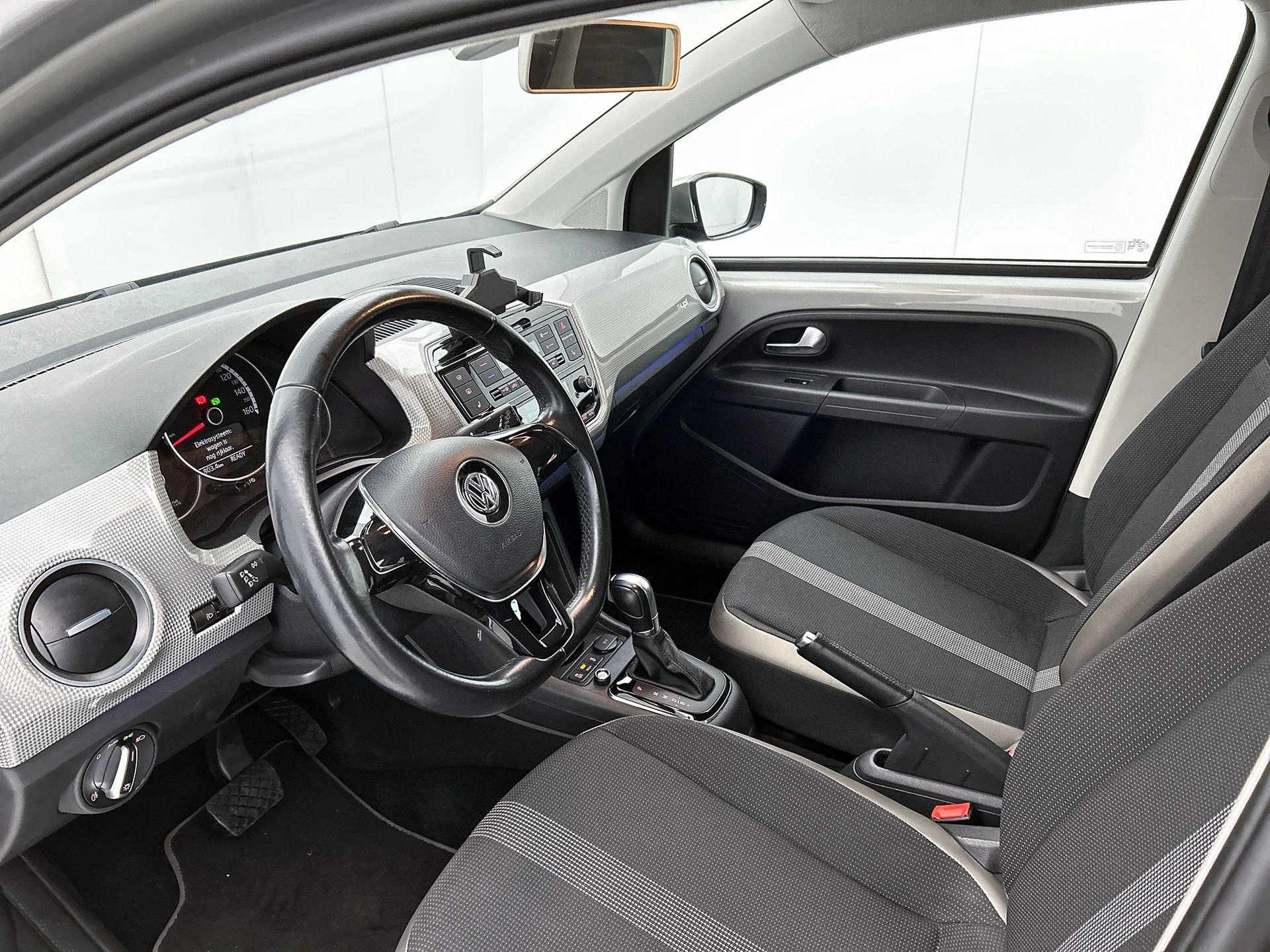 Volkswagen-e-up!-image-13