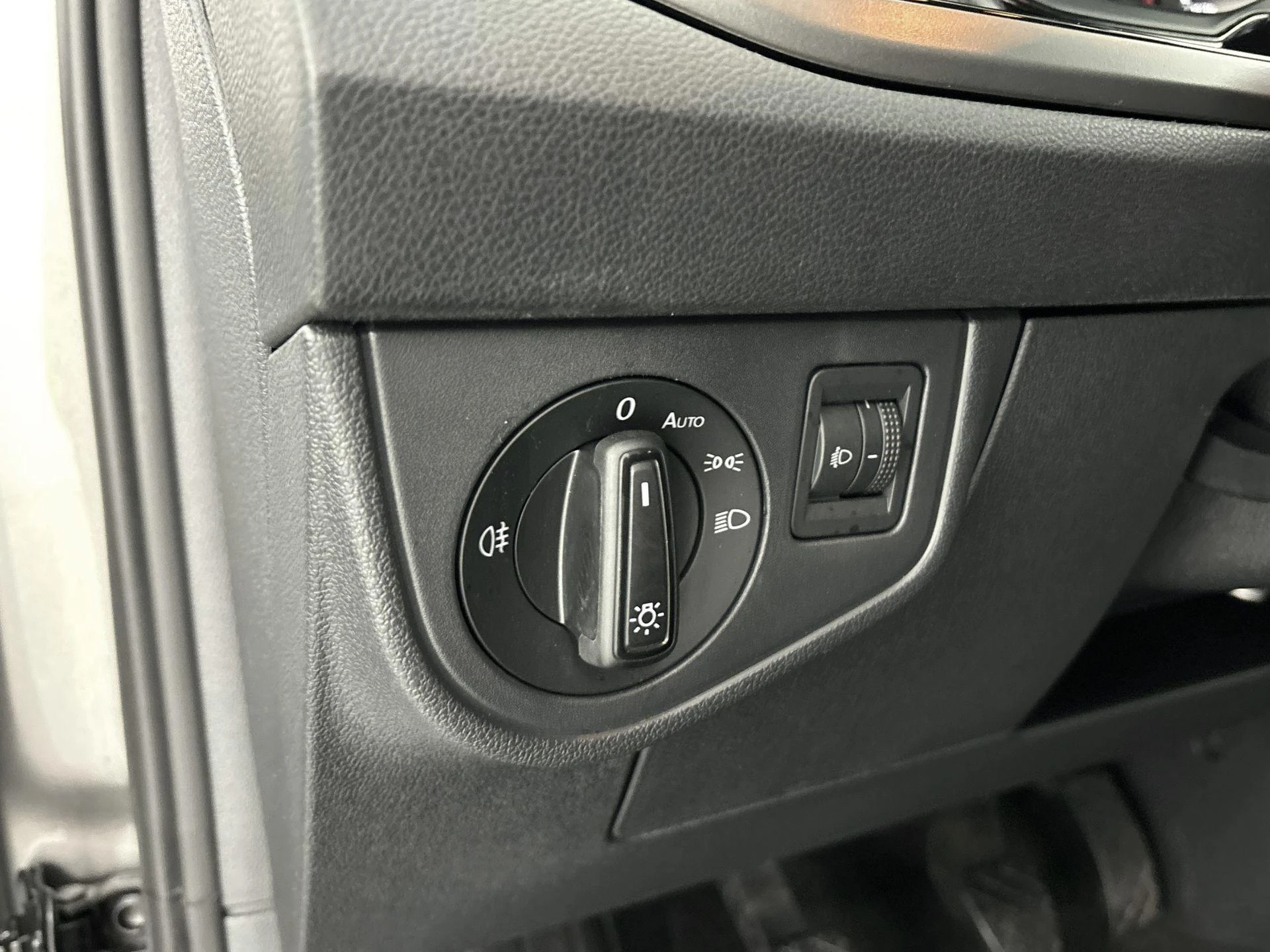 Volkswagen-Polo-image-9
