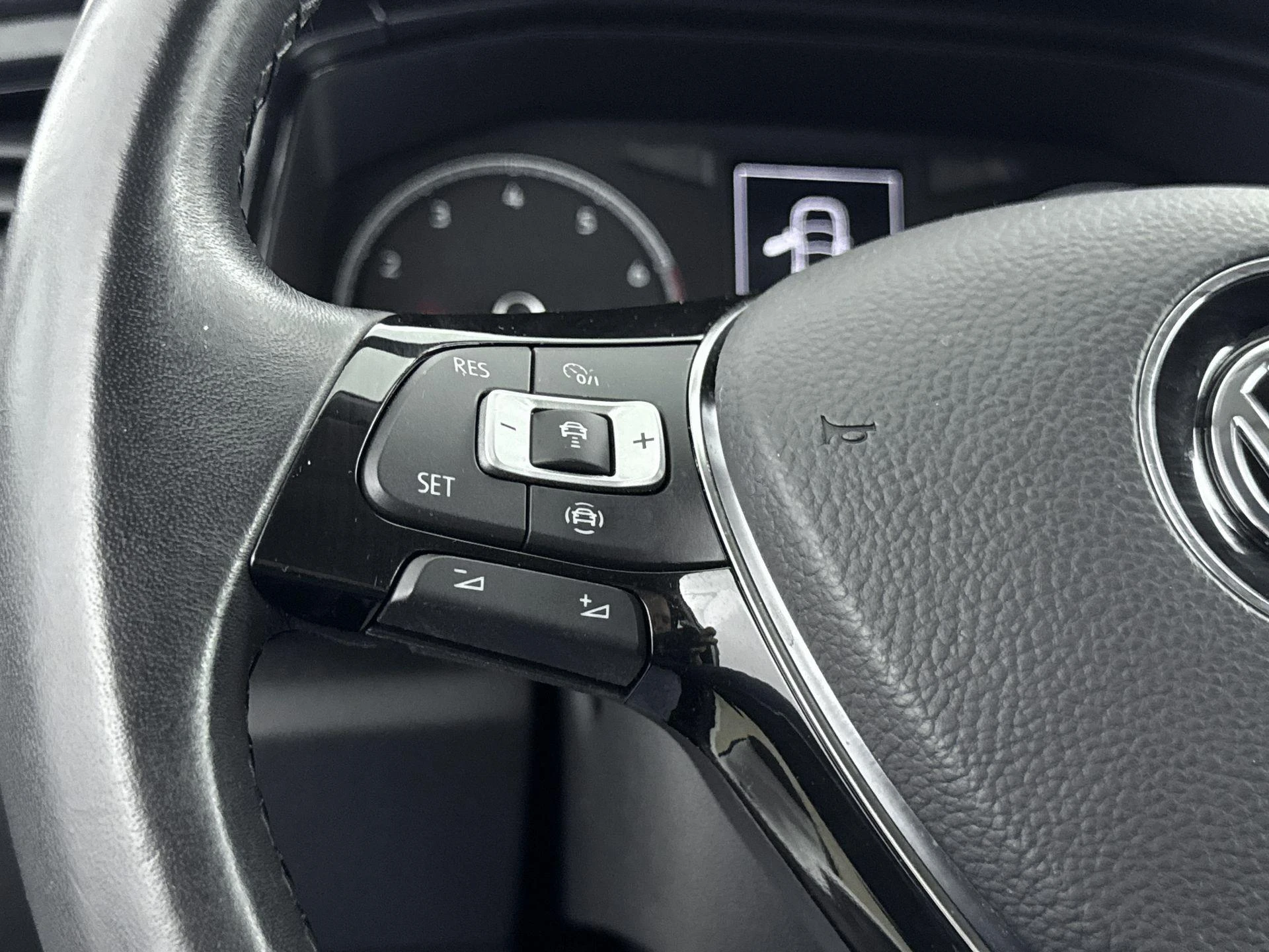 Volkswagen-T-Roc-image-5