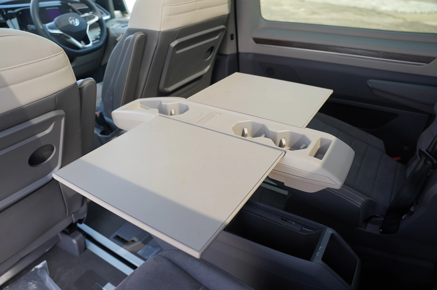 Volkswagen-Multivan-image-27