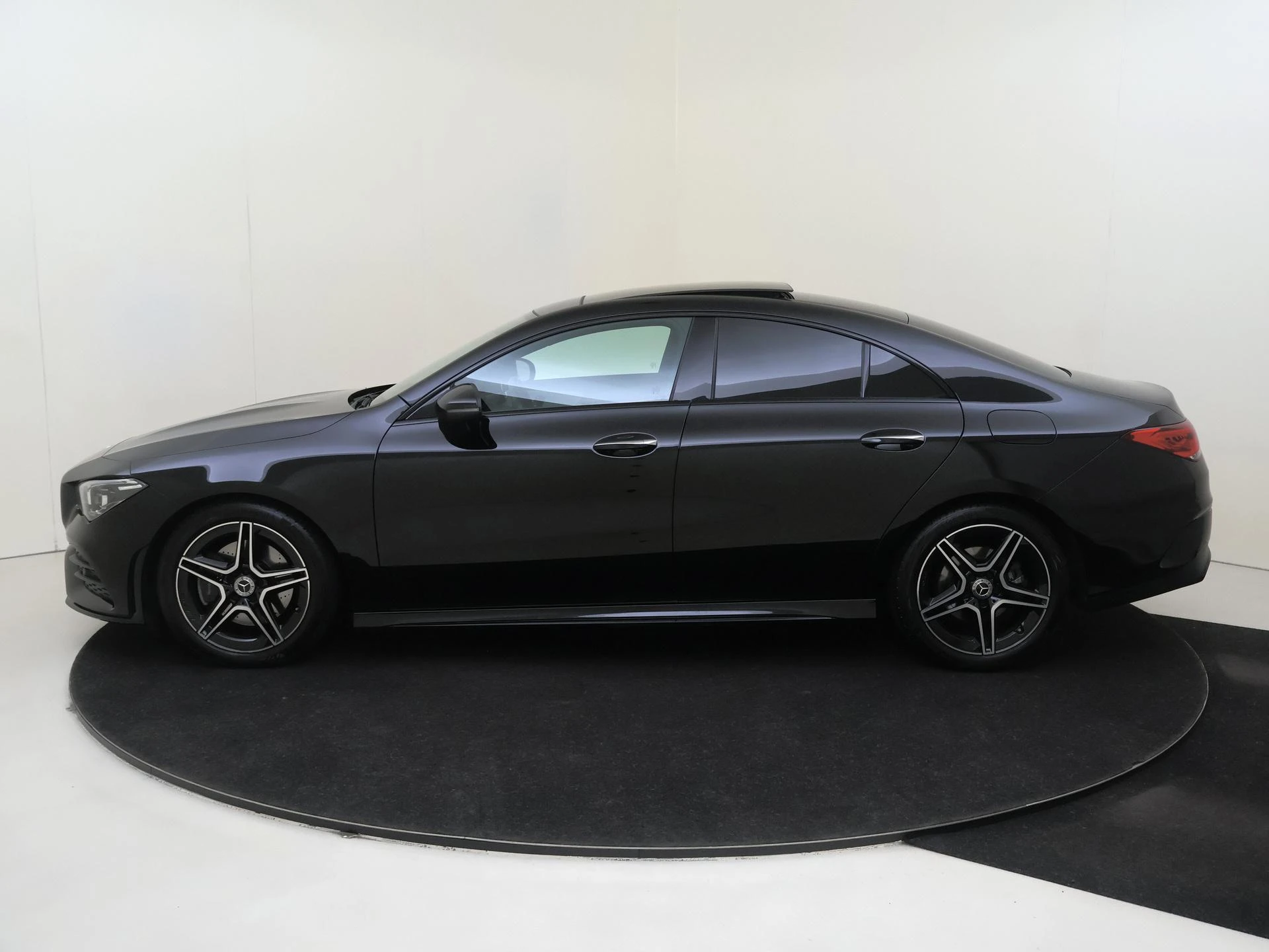 Mercedes-Benz CLA 200 Business Solution AMG