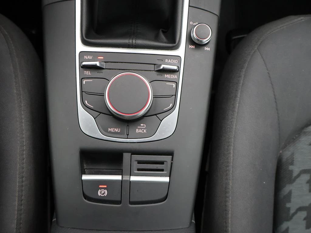 Audi A3 Sportback Audi A3 Sportback Attraction 1.2TFSI 110PK *CRUISE CONTROL*PDC*NAVI*ZETELVERWARMING*...*