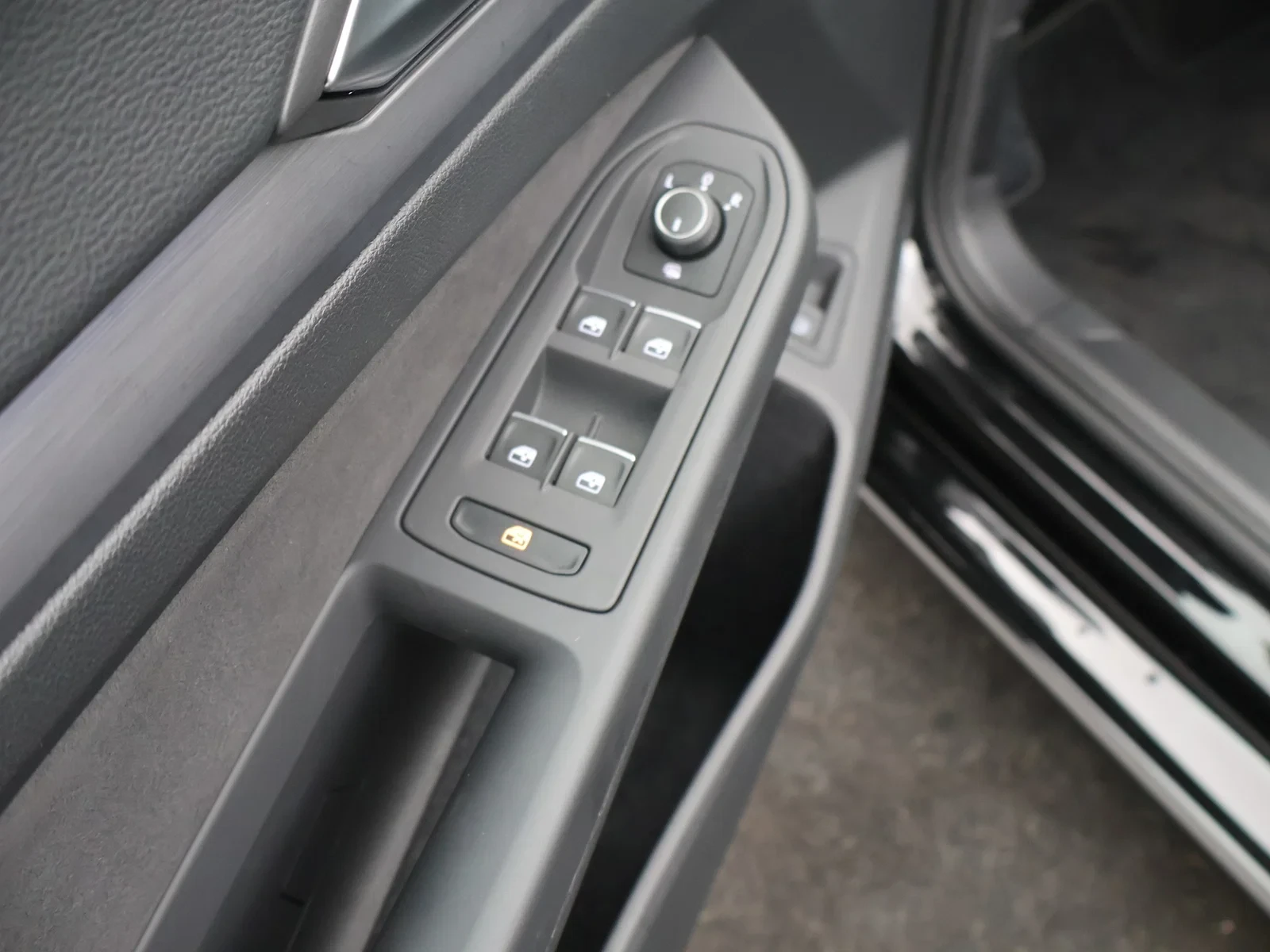 Volkswagen-Golf-image-19