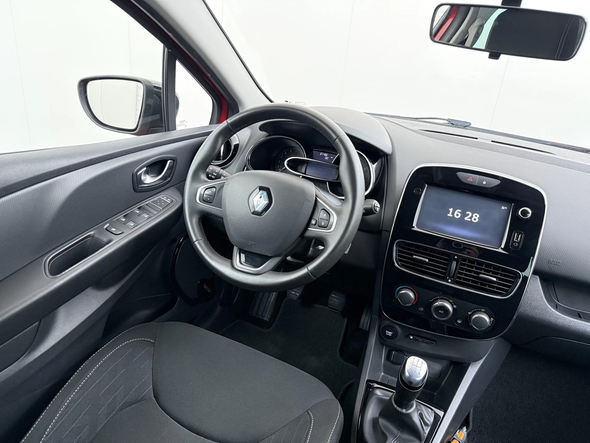 Renault-Clio-image-19