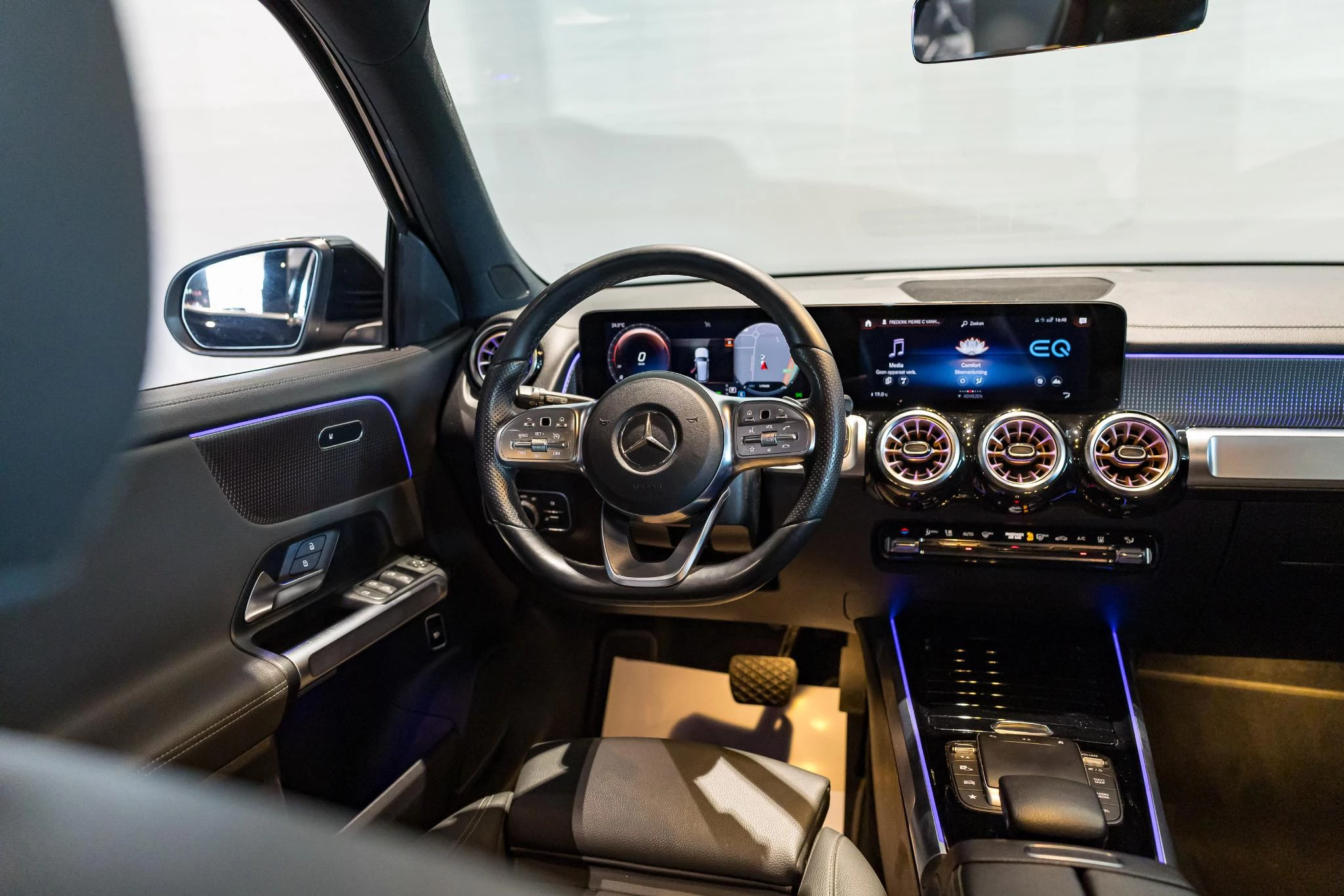Mercedes-Benz EQB 300 4Matic | Zetelverw. | Sfeerver. | Carplay