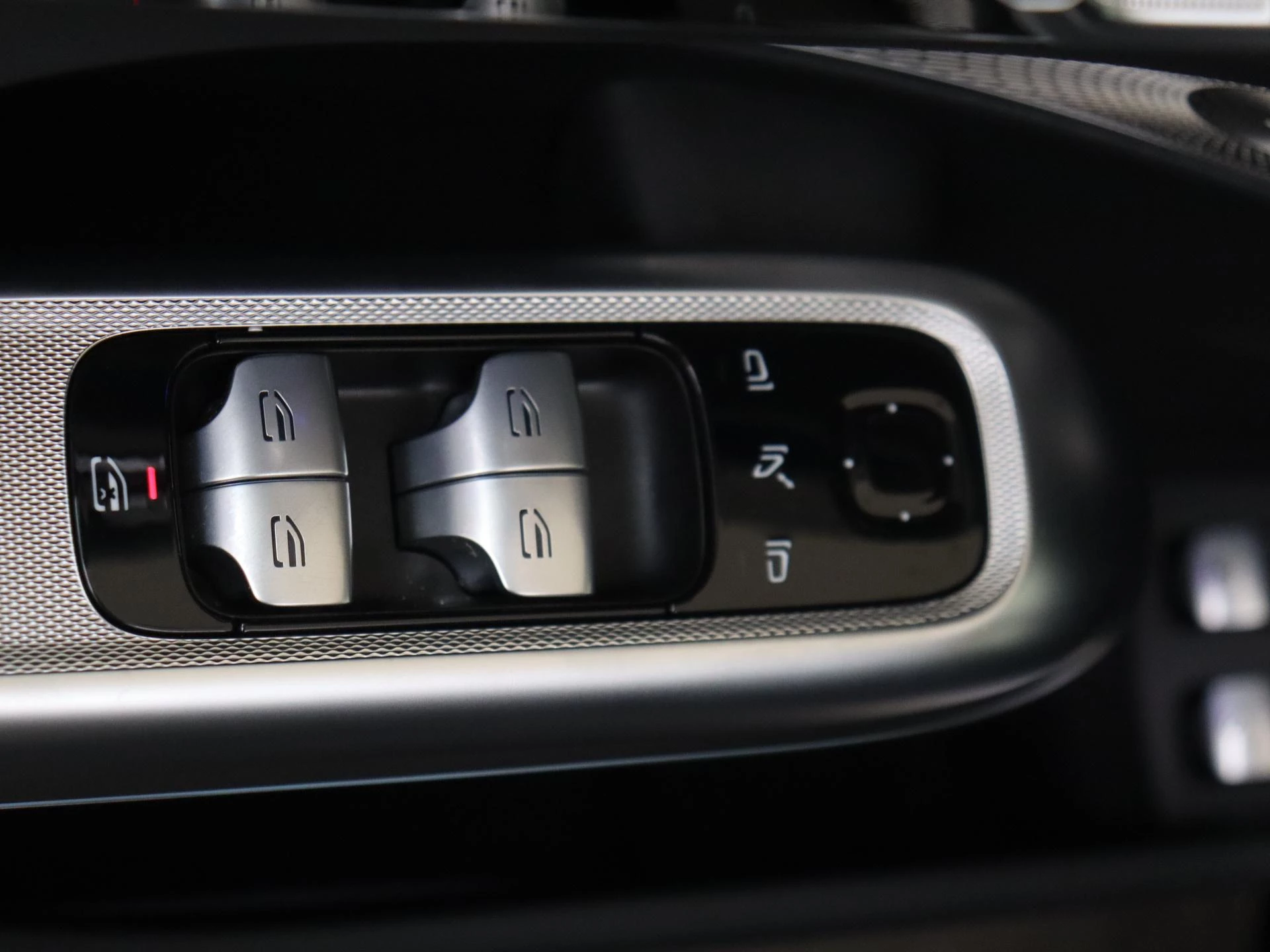 Mercedes-Benz-E-Klasse-image-25