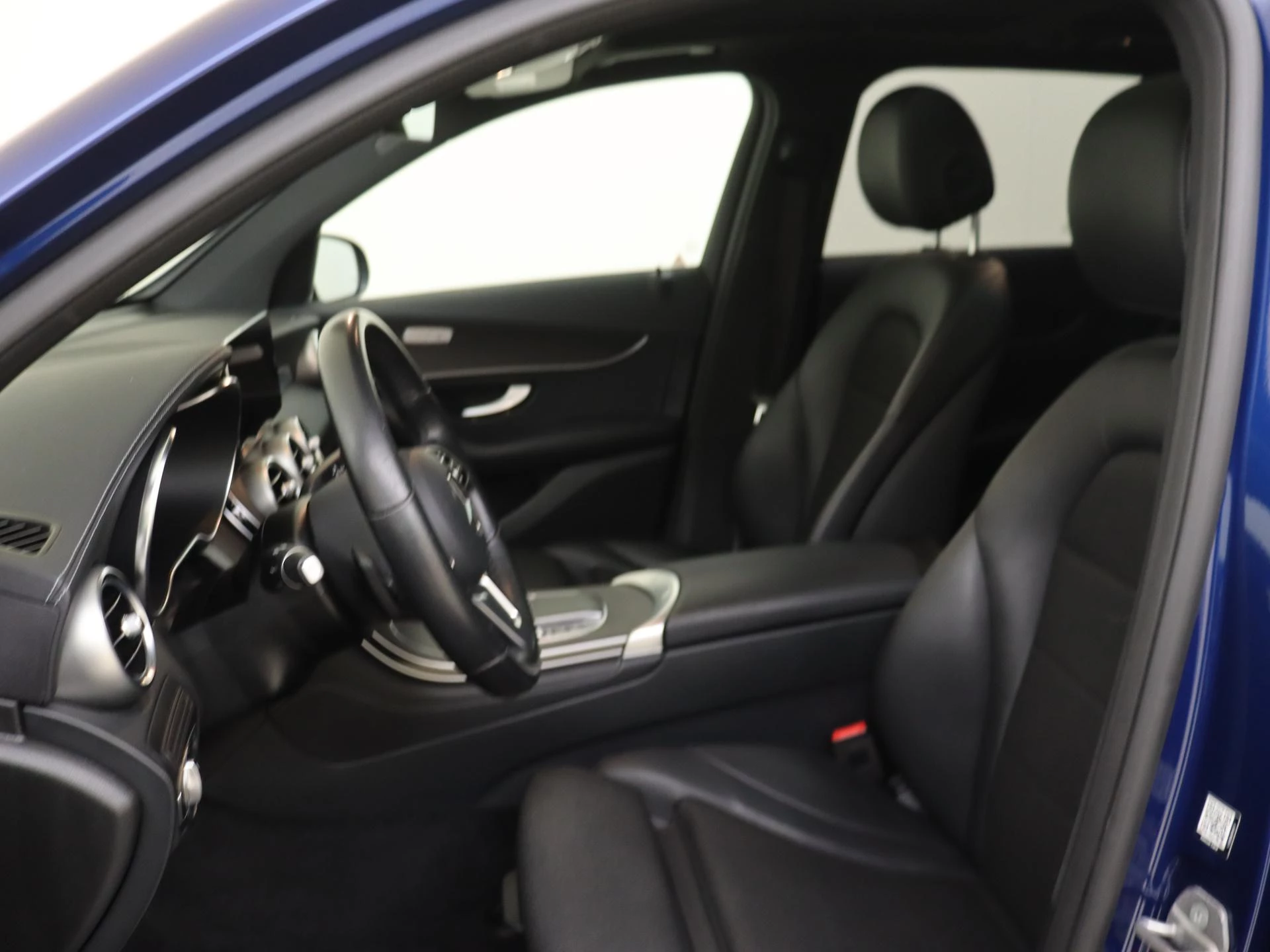 Mercedes-Benz-GLC-image-13