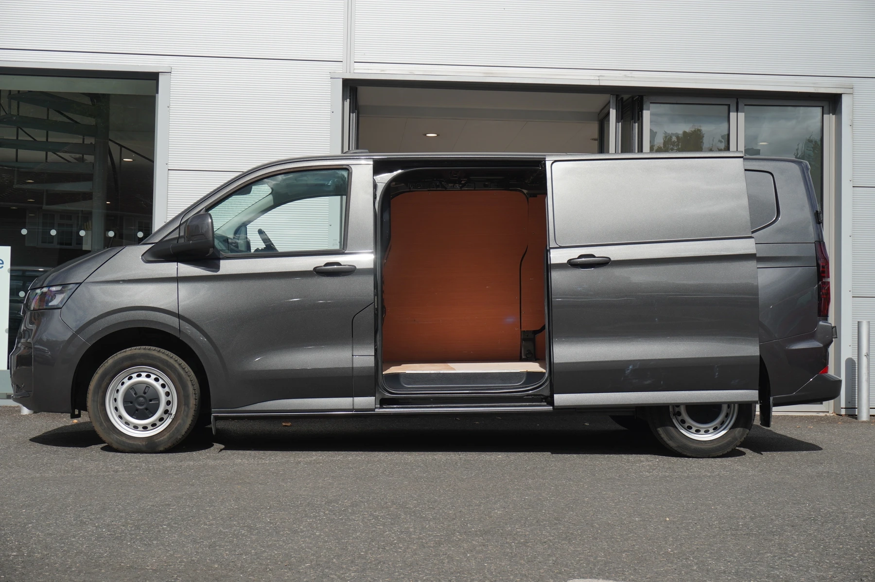Volkswagen-Transporter-image-25