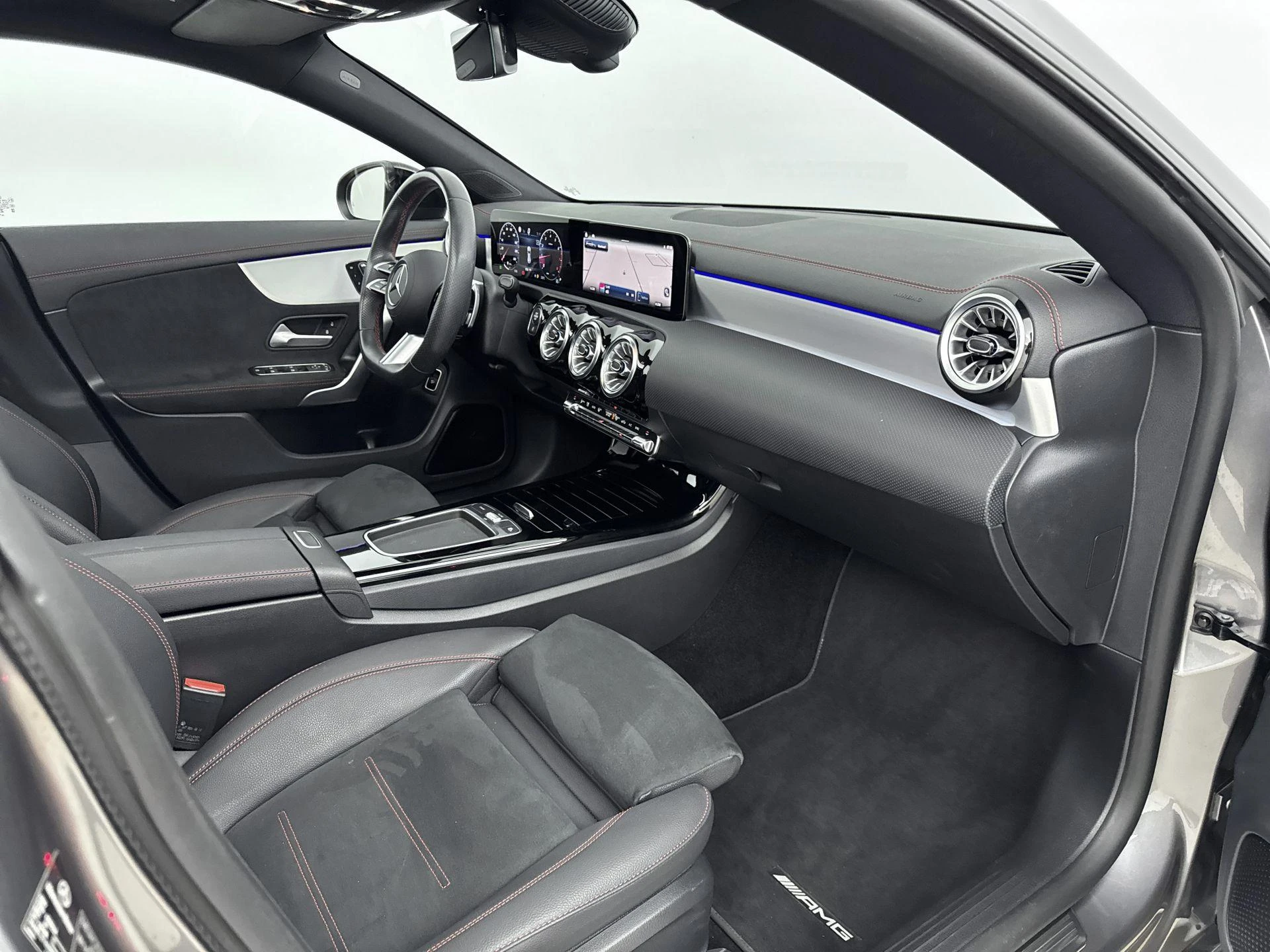 Mercedes-Benz-CLA-image-16