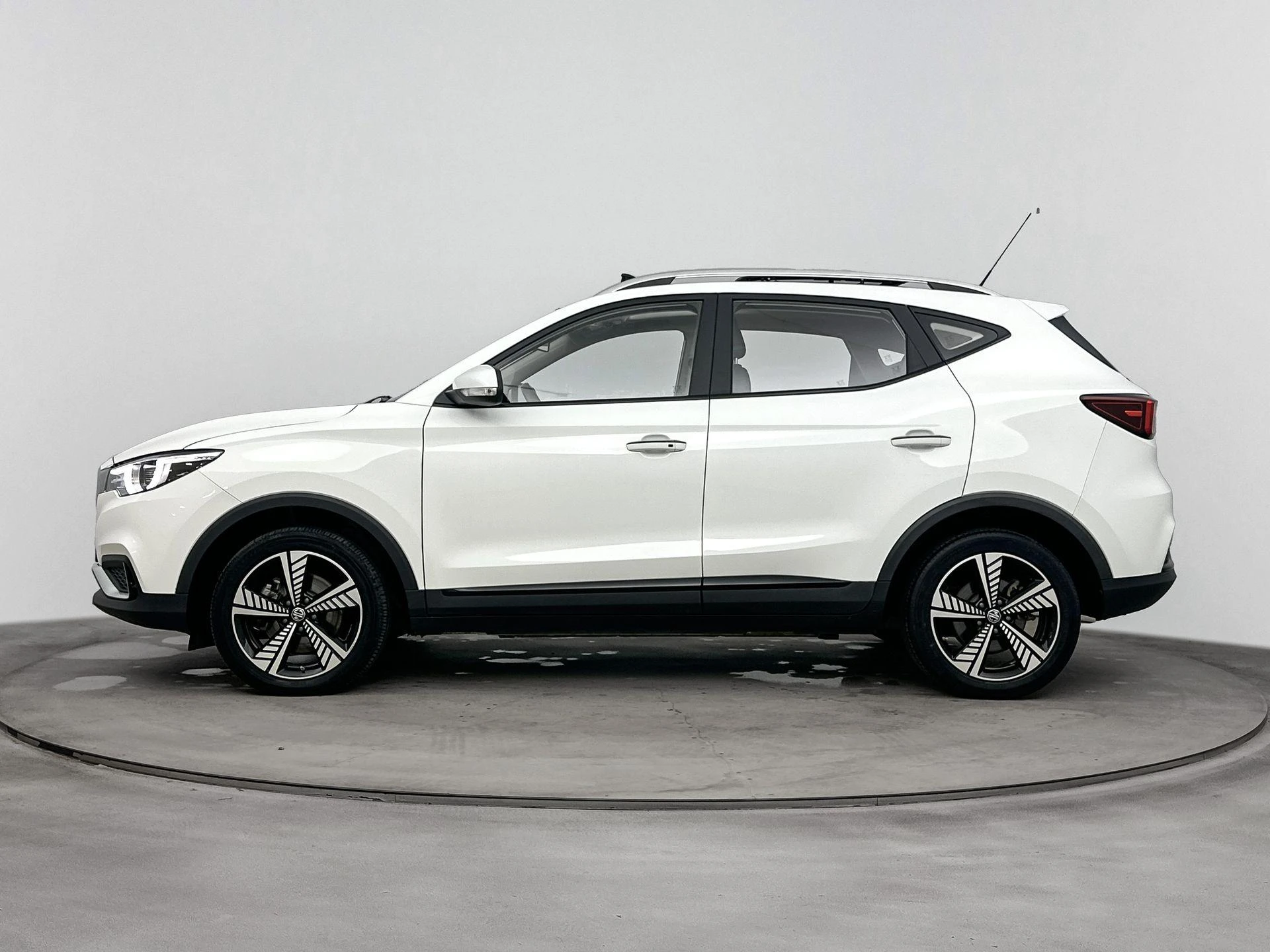 MG-ZS EV-image-1