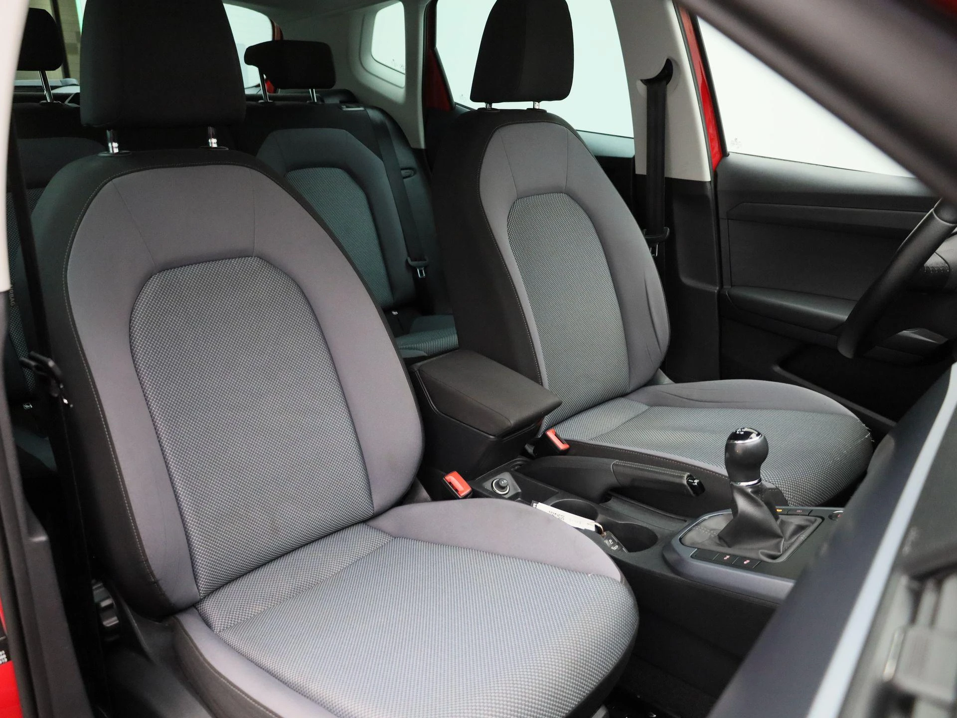 SEAT-Arona-image-33