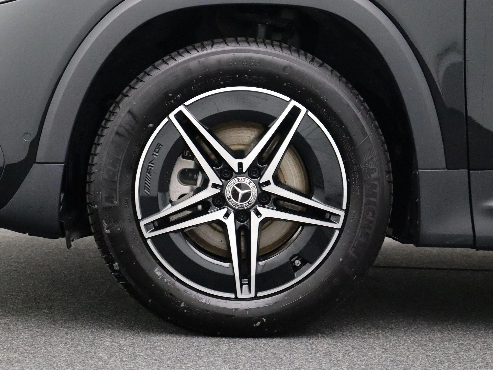 Mercedes-Benz-EQB-image-6