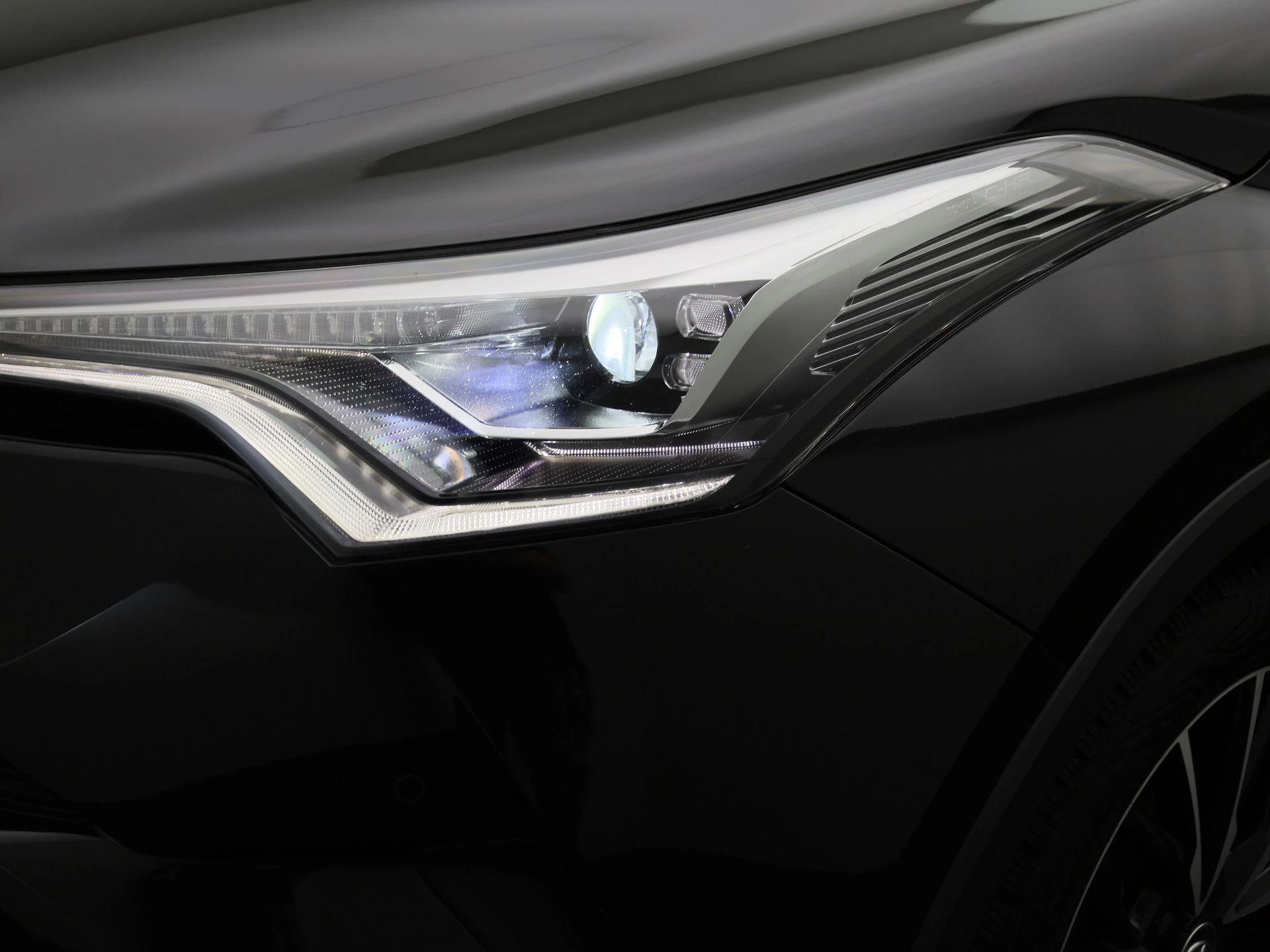 Toyota-C-HR-image-13