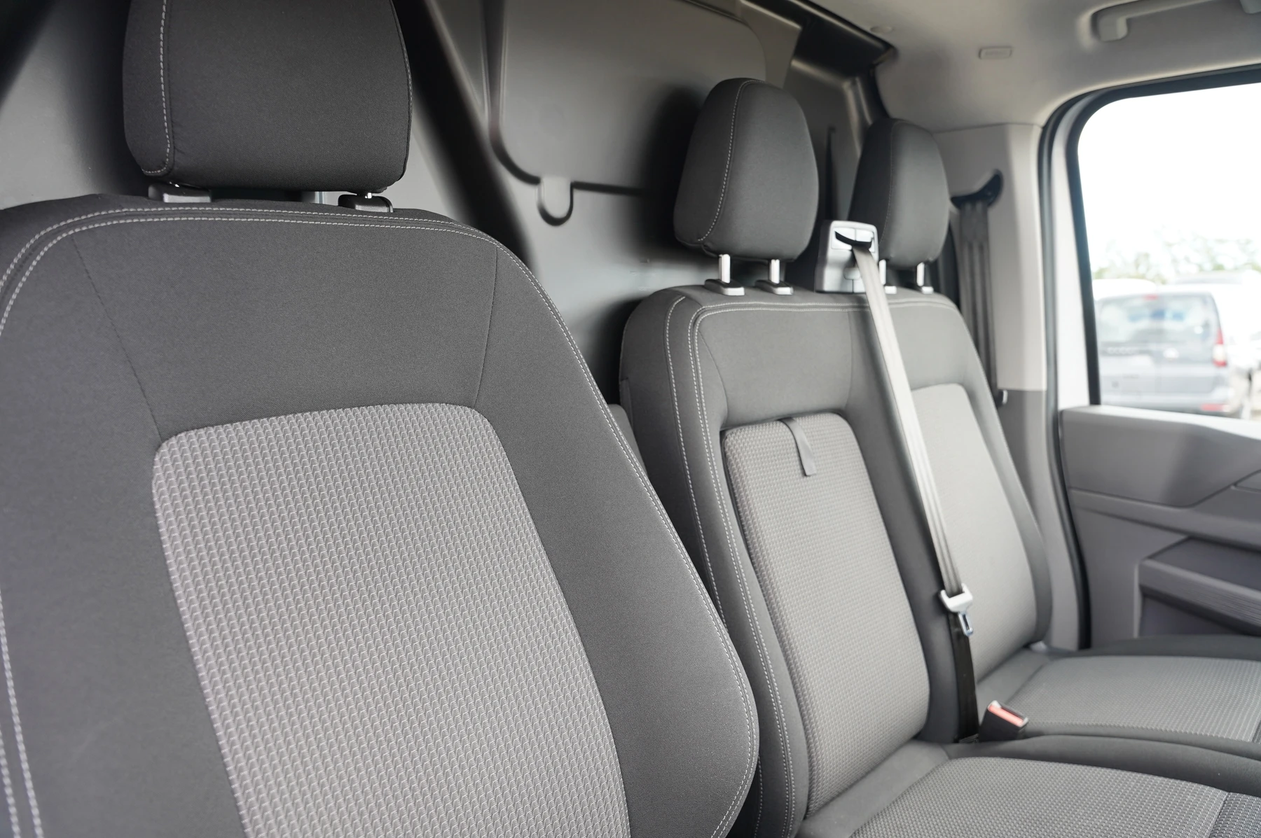 Volkswagen-Transporter-image-26
