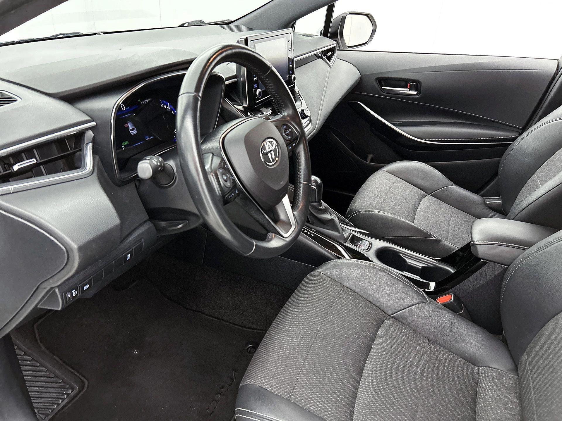 Toyota-Corolla Touring Sports-image-19