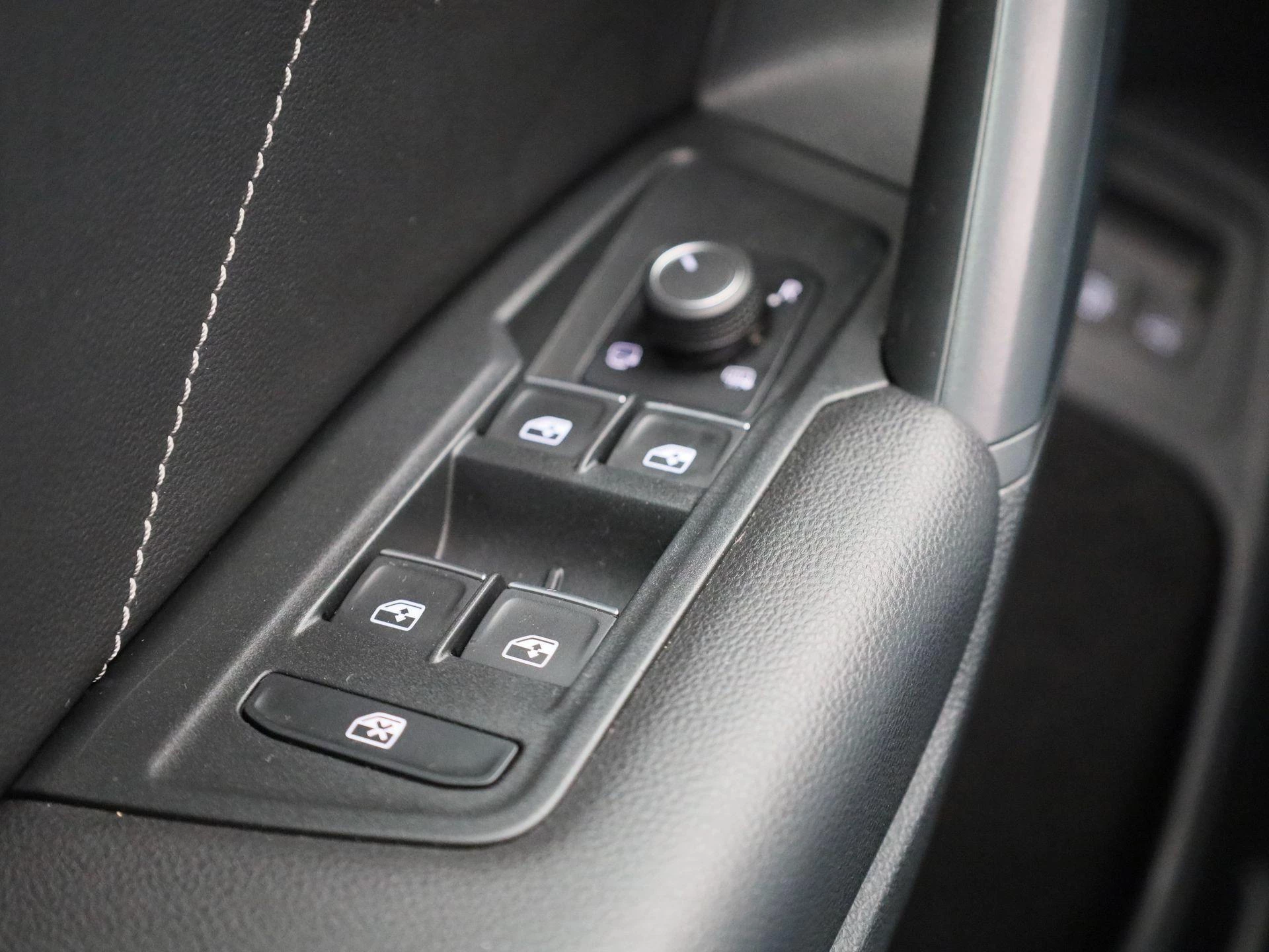 Volkswagen-Tiguan-image-37