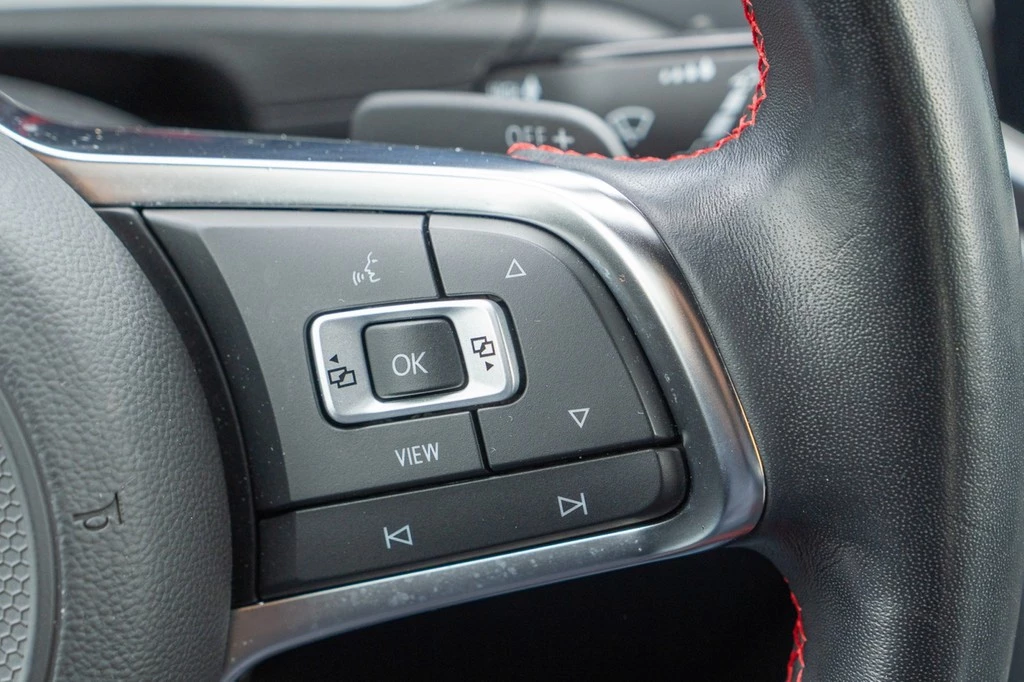 Volkswagen T-Roc 1.5 TSI DSG Sport *Navi*AHK*Kessy*ACC*PDC*Climatronic*Sitzhzg*