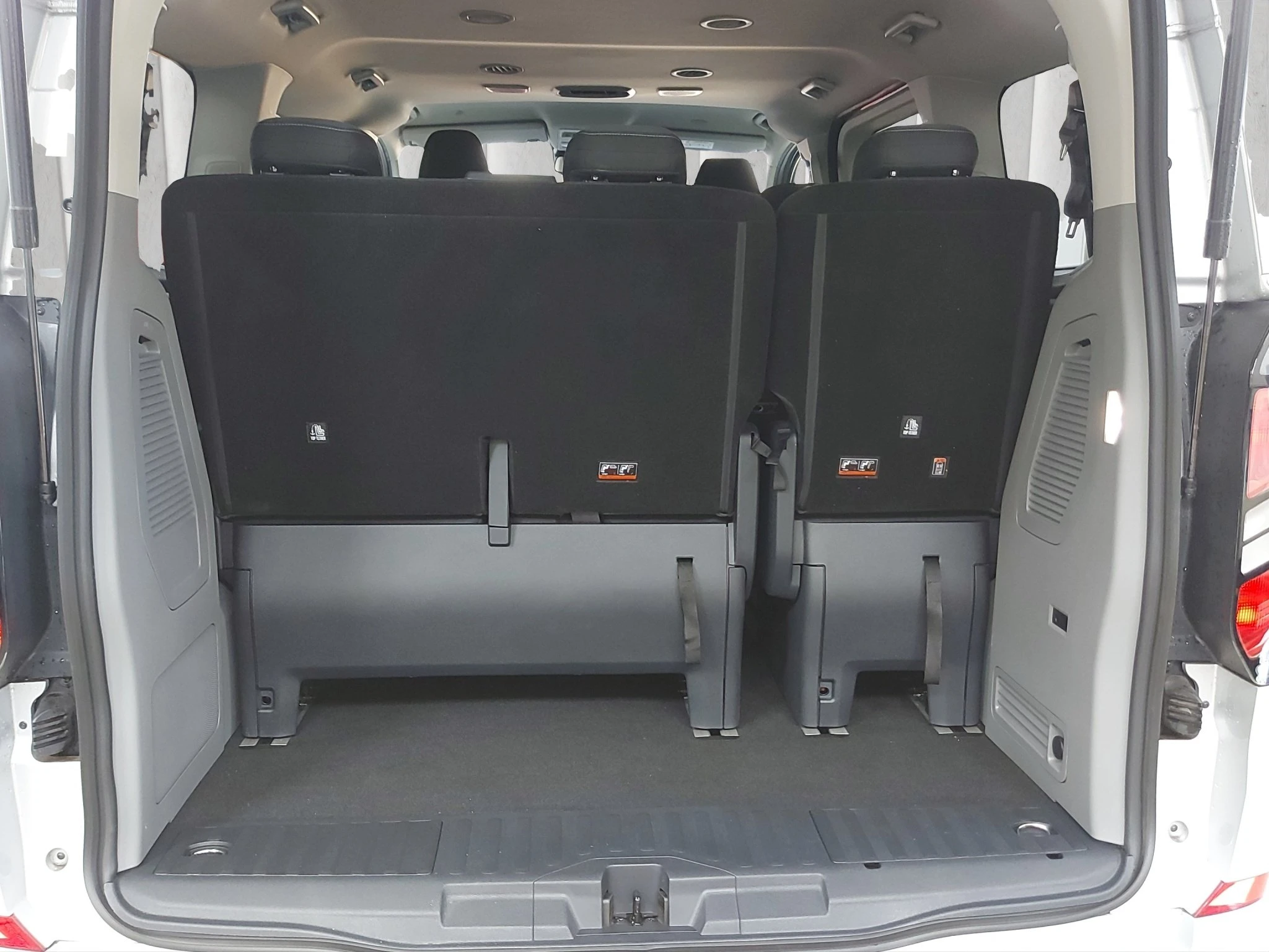 Ford-Tourneo Custom-image-17