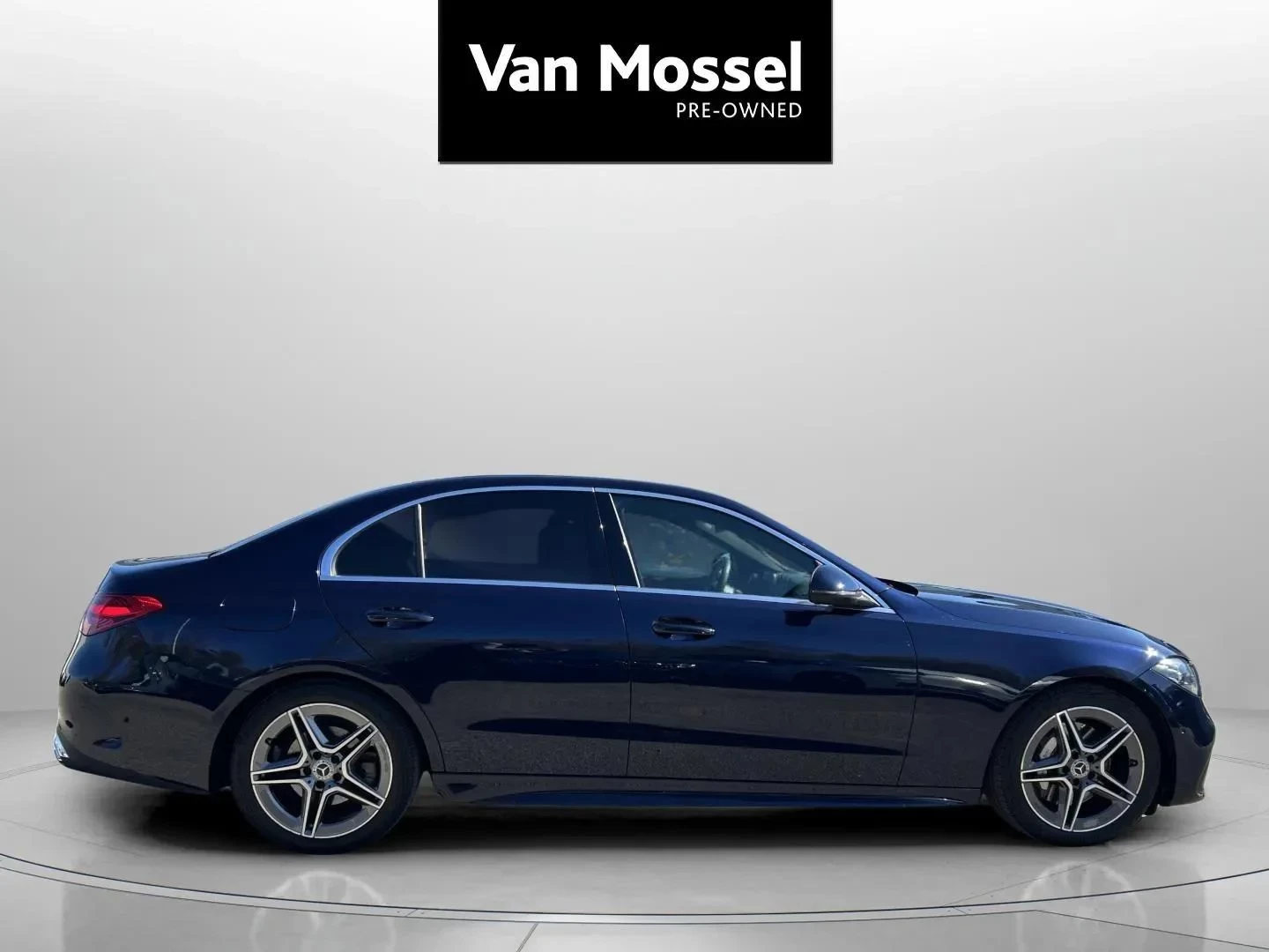 Mercedes-Benz-C-Klasse-image-3