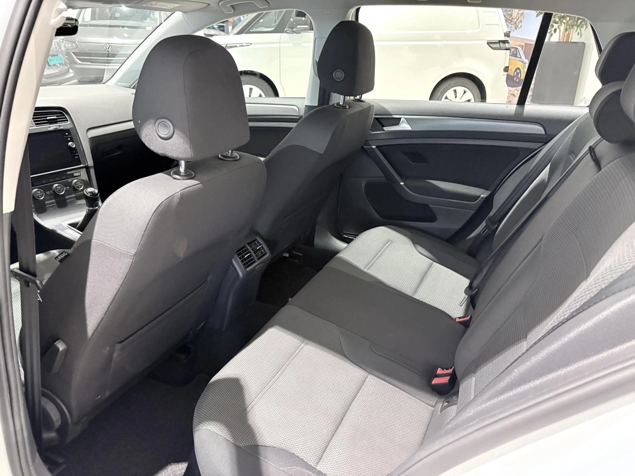 Volkswagen-Golf-image-8