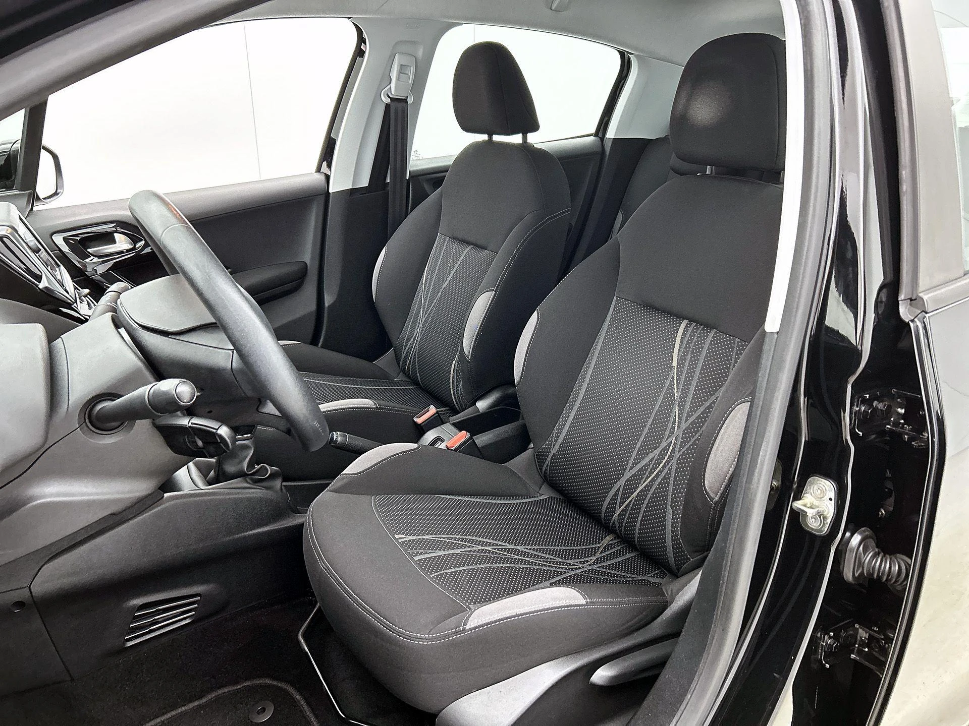 Peugeot-208-image-33