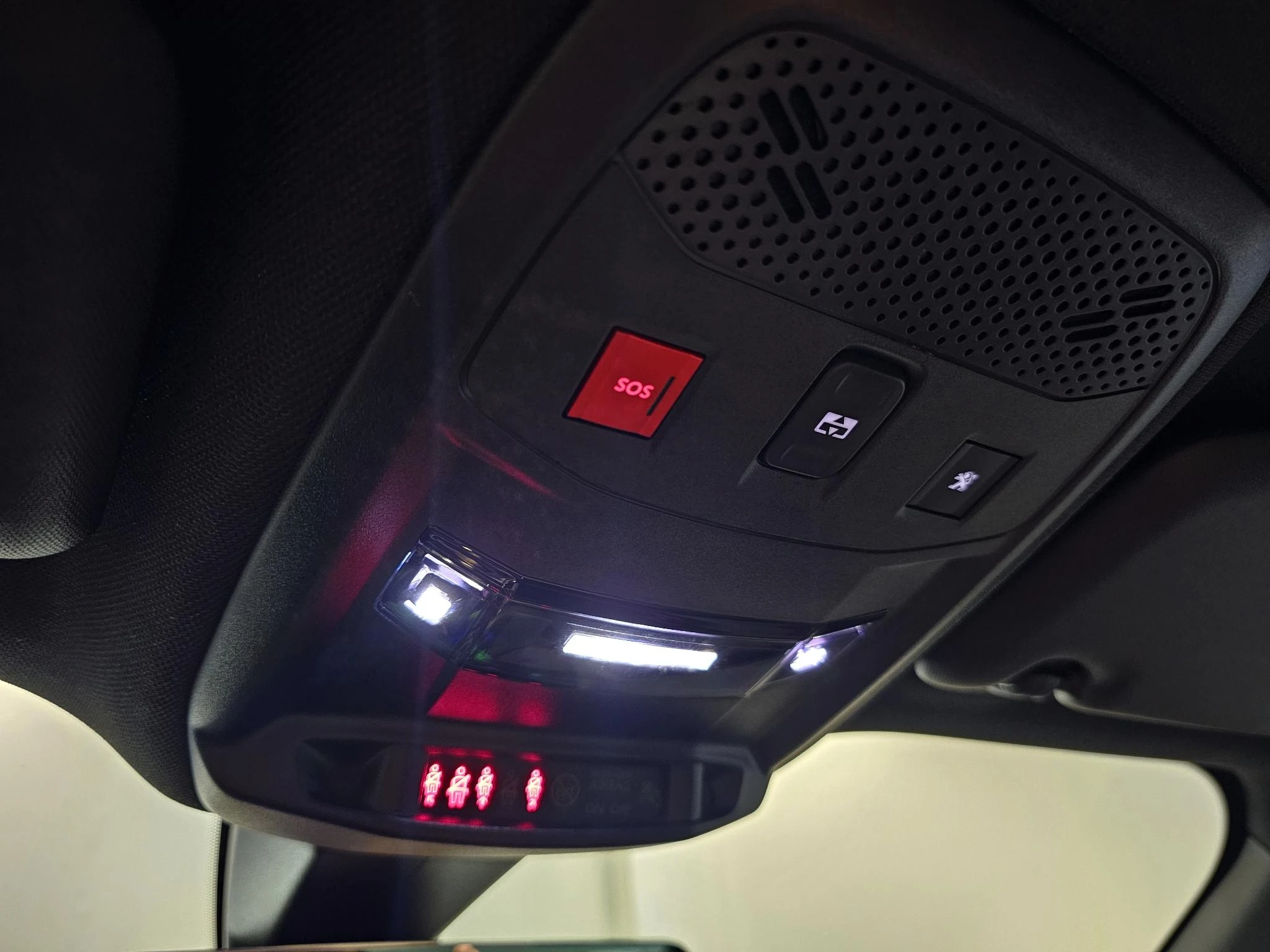 Peugeot-e-2008-image-13