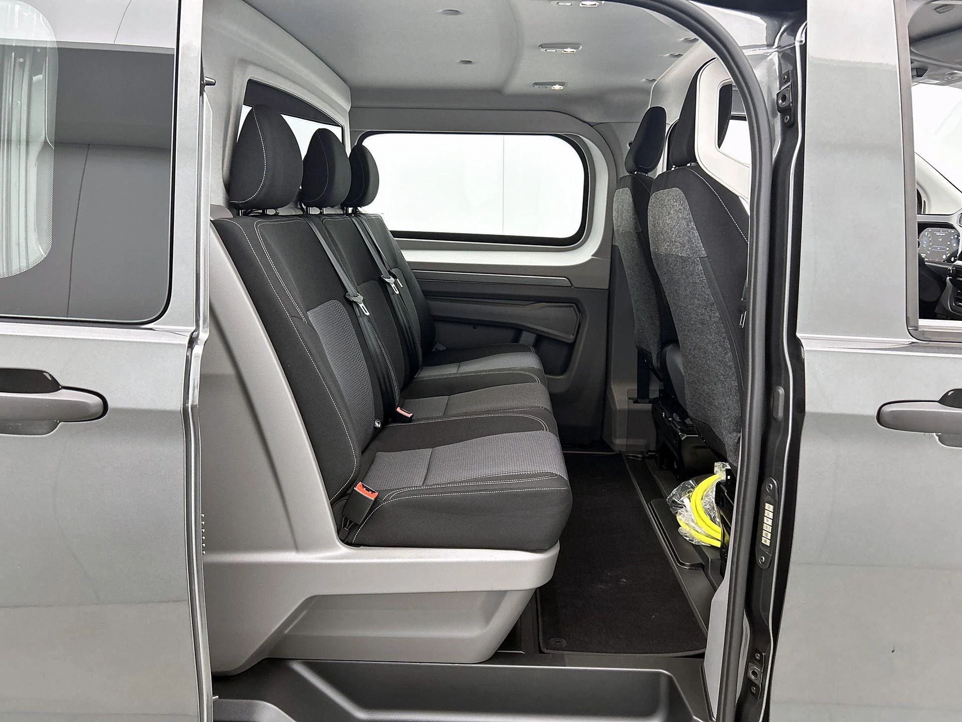 Volkswagen-e-Transporter-image-26