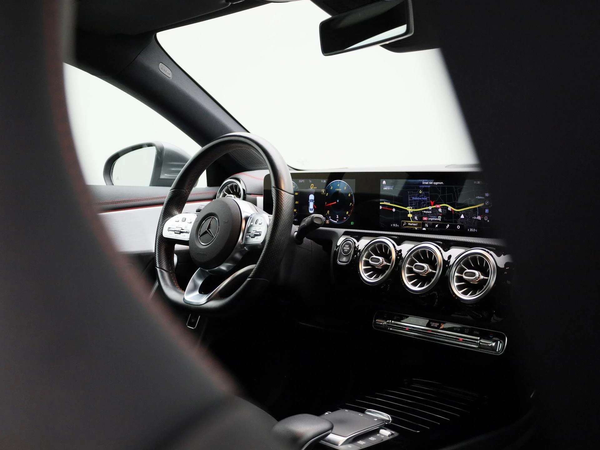 Mercedes-Benz-CLA-image-36